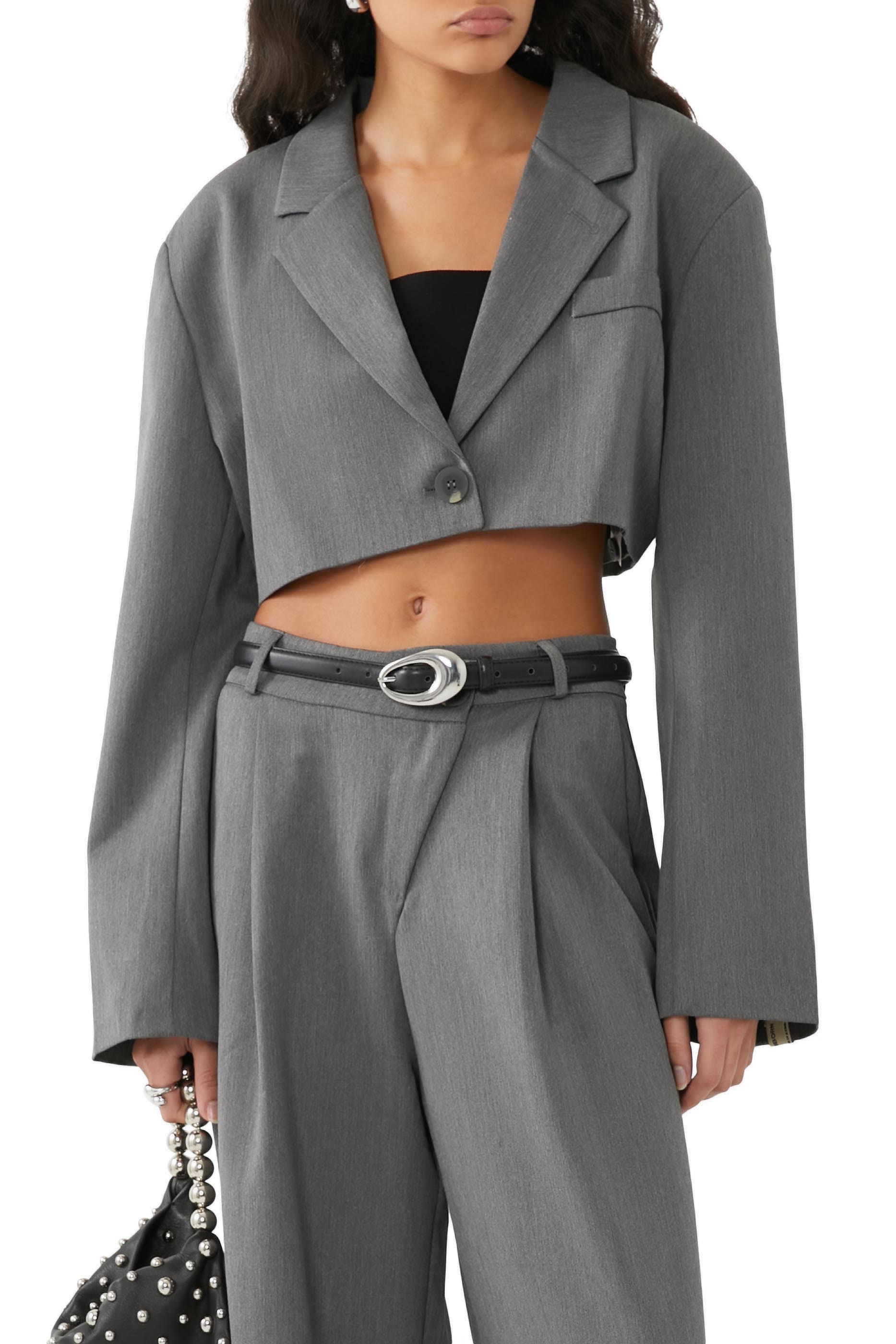 حزام بإبزيم بتصميم بيضاوي