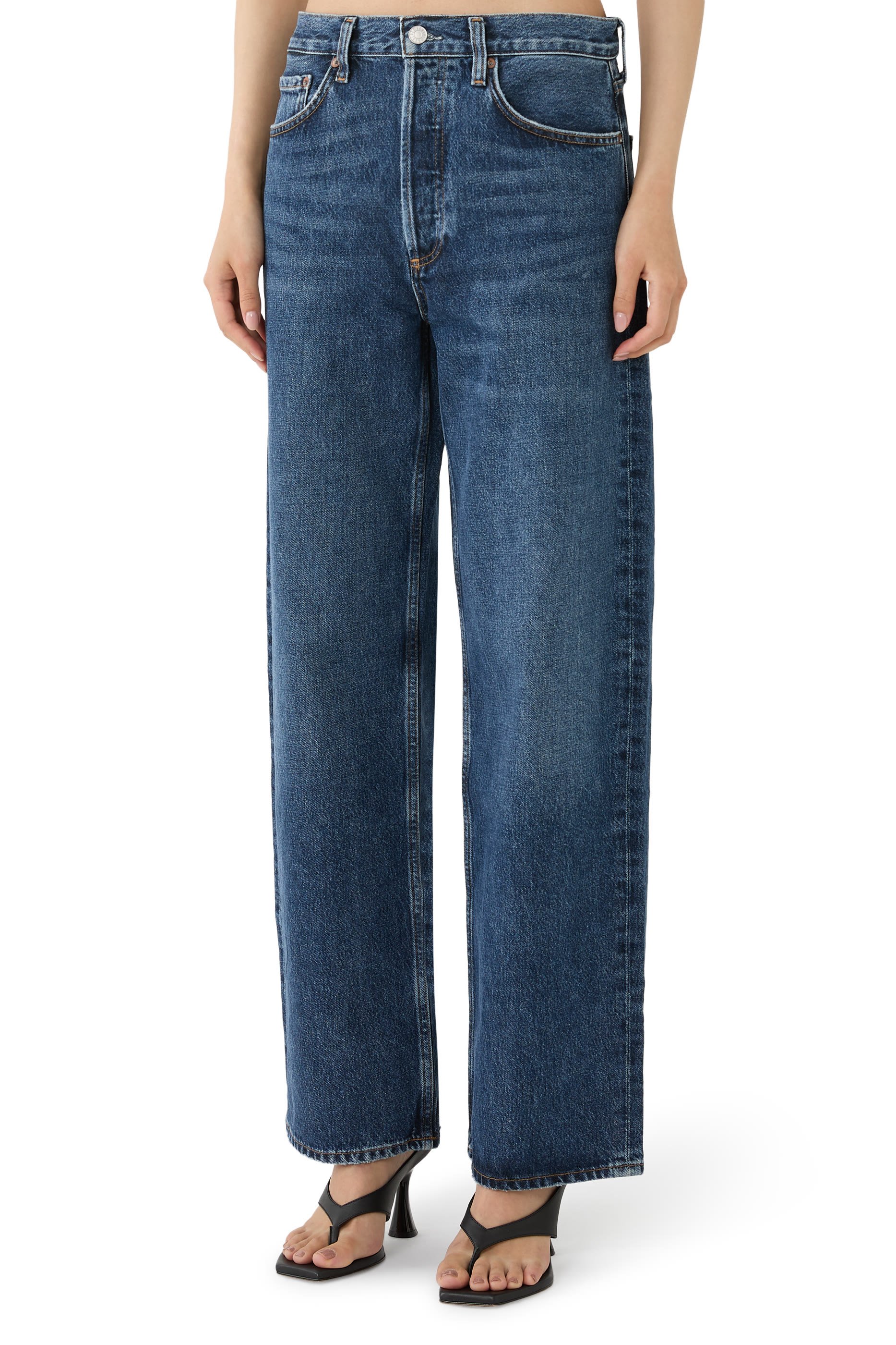 بنطال جينز بقصة ساق واسعة