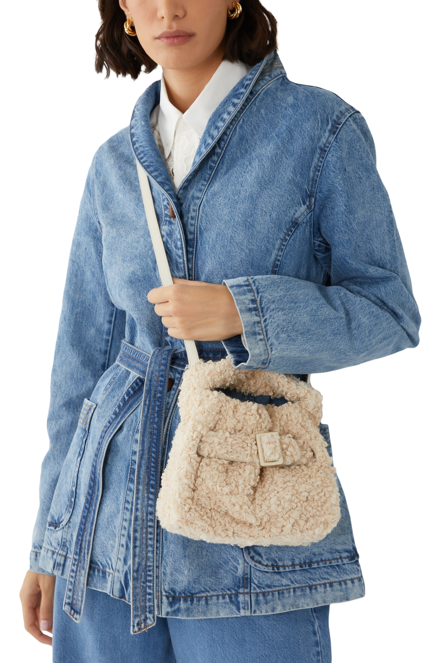 حقيبة صغيرة سكرانشي بيد علوية وتصميم مربع