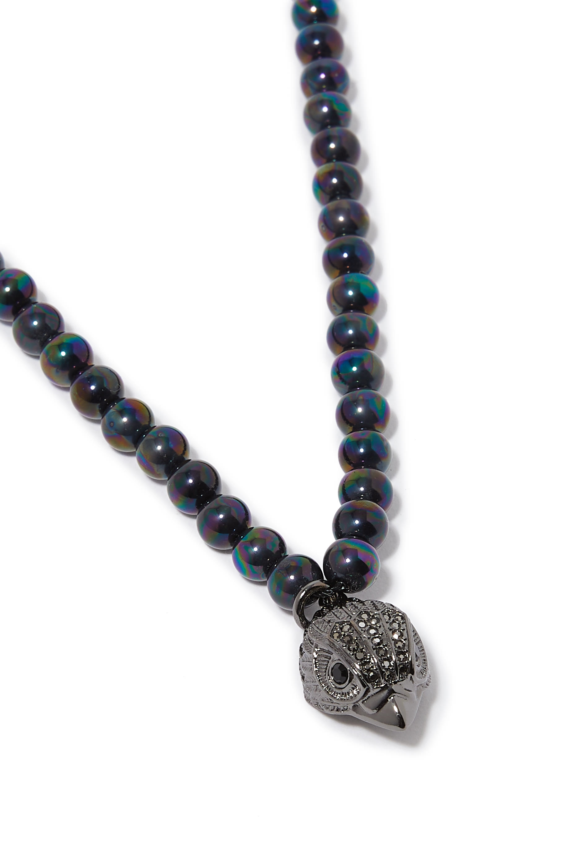 قلادة مزينة بلؤلؤ وحلية رأس النسر