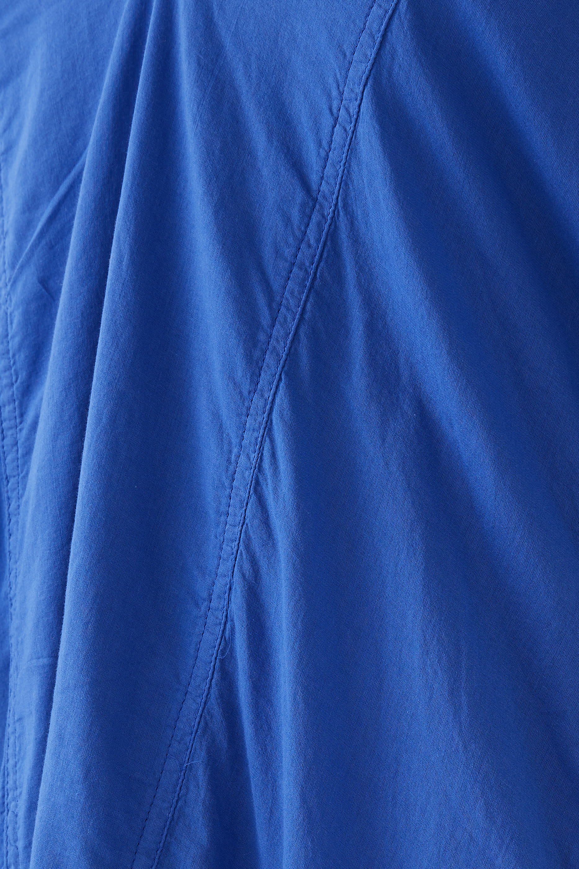 قفطان بياقة V وكشكش