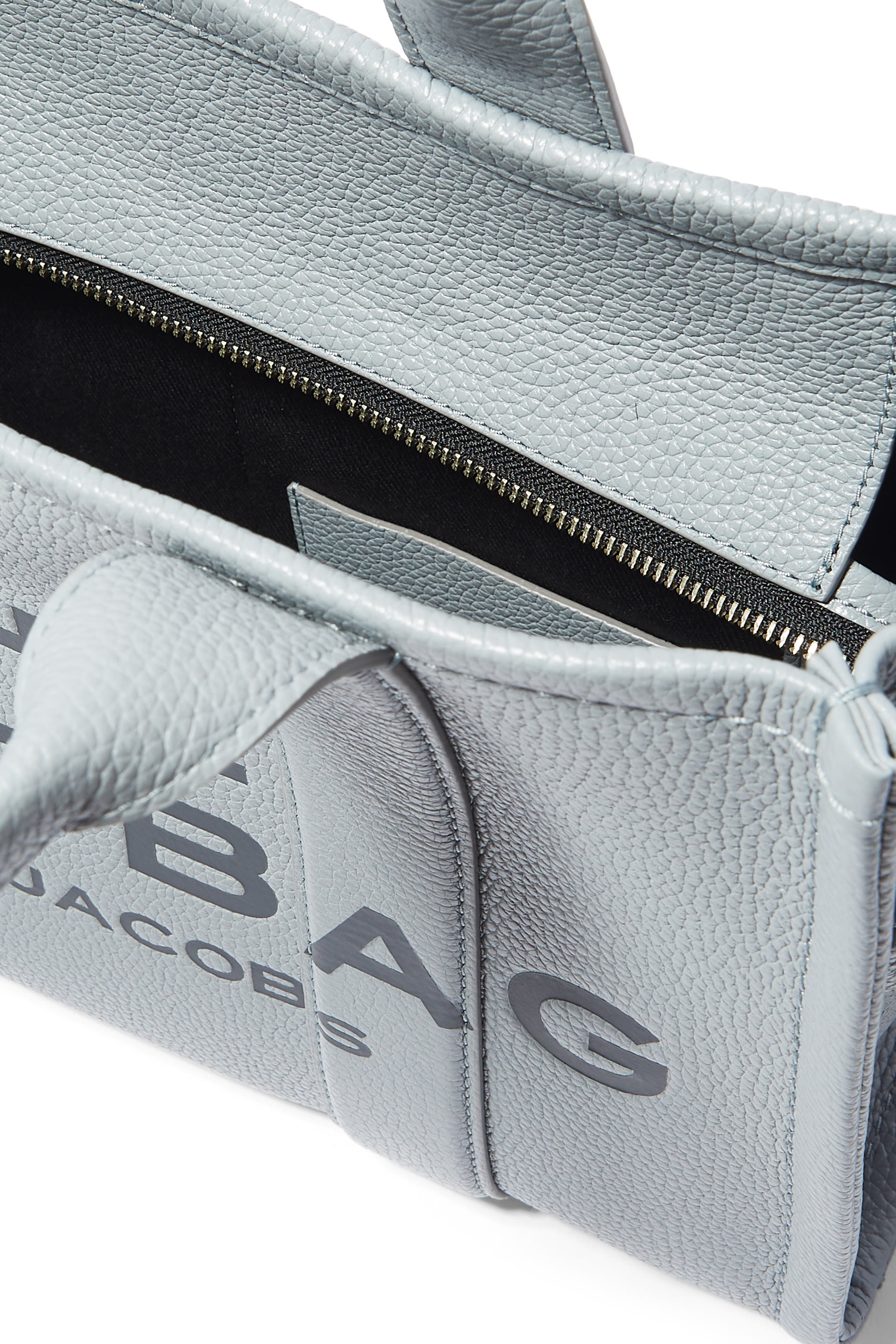 حقيبة يد متوسطة الحجم