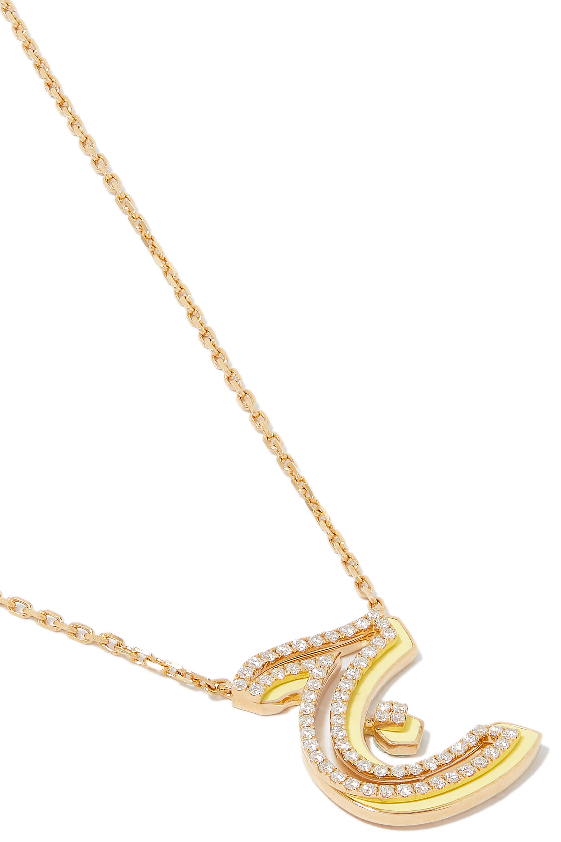 قلادة بتصميم حرف عربي مرصع بالماس ذهب عيار 18