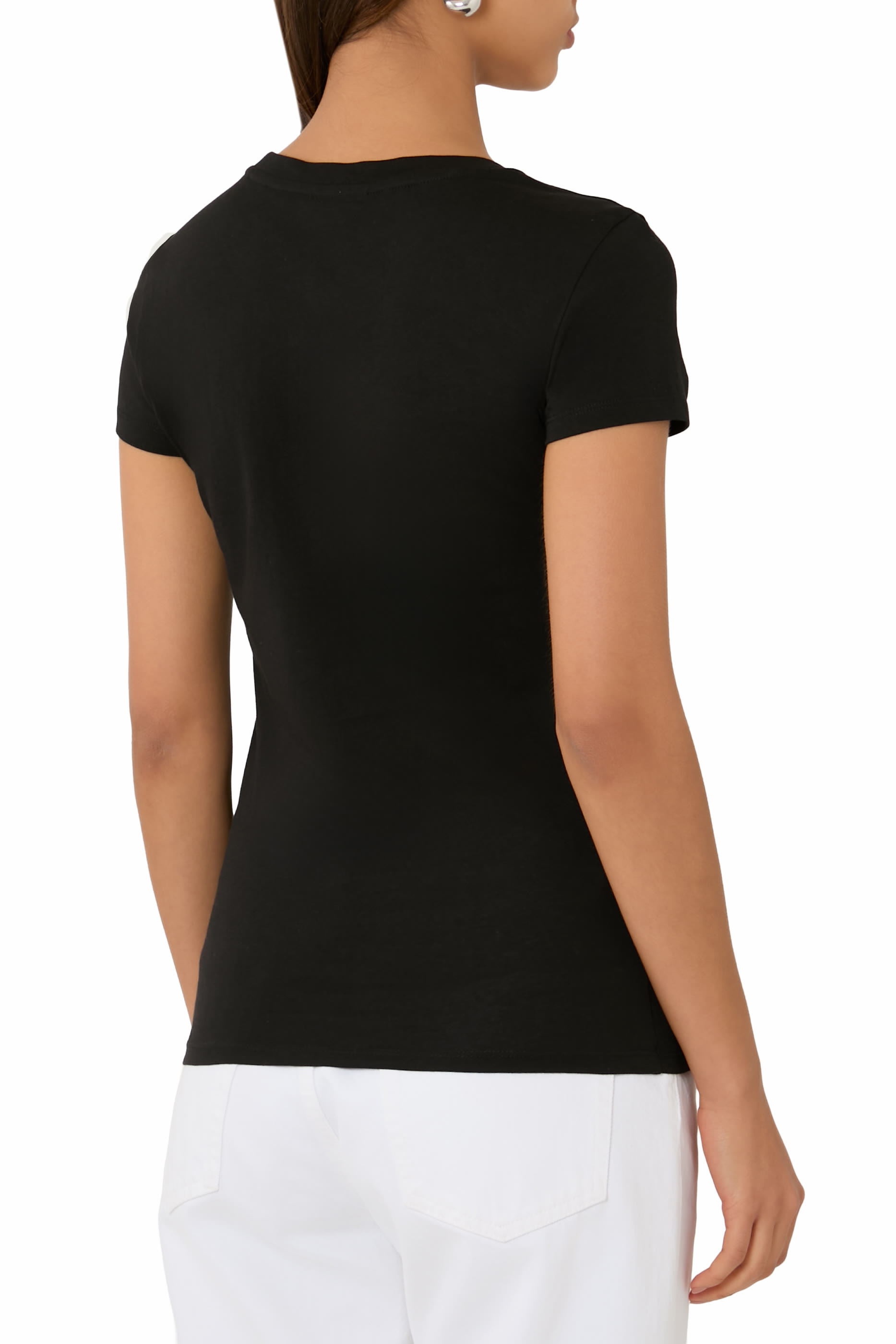 تيشيرت بقصة ضيقة بشعار الماركة قطن