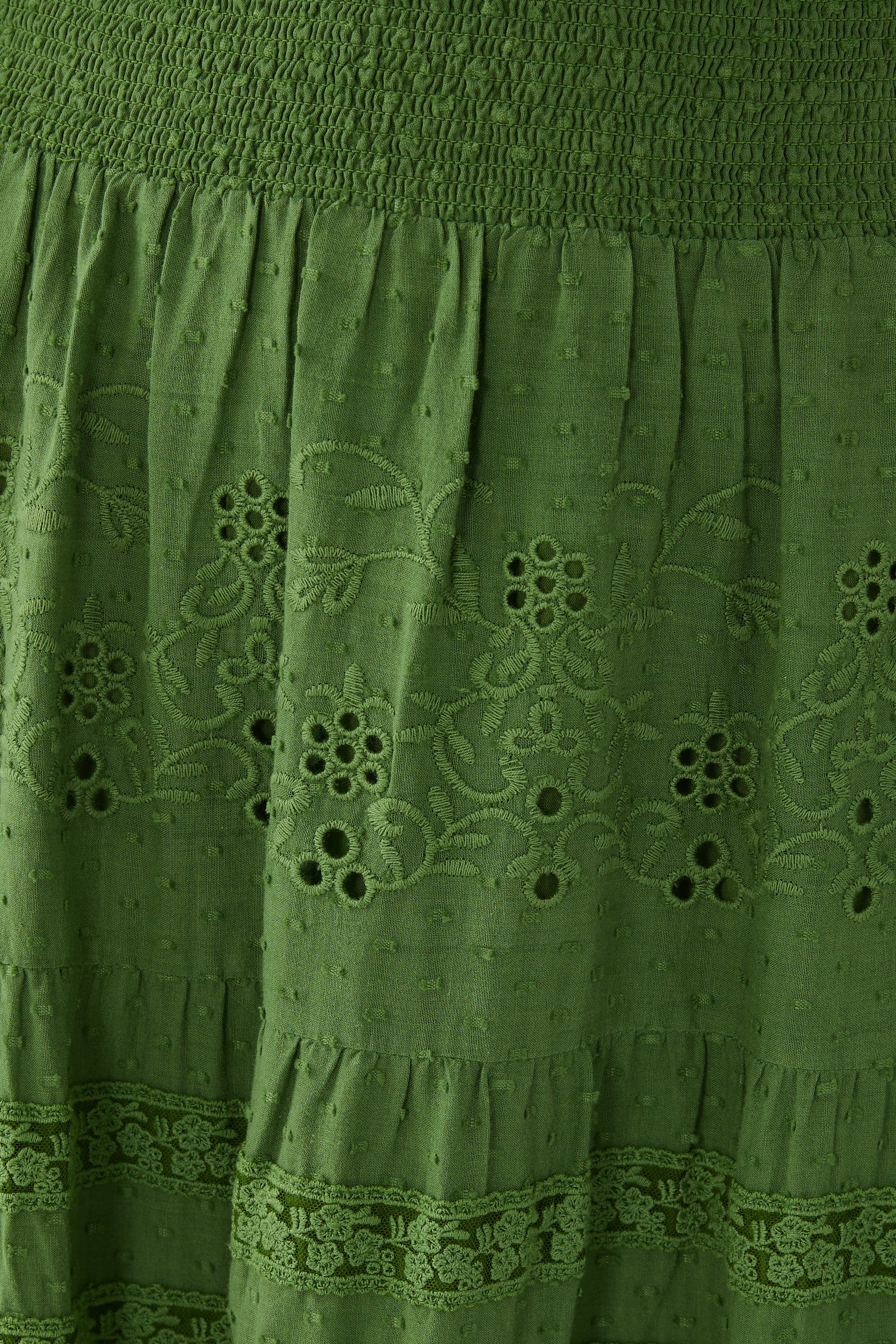 تنورة عائشة طويلة بطبقات