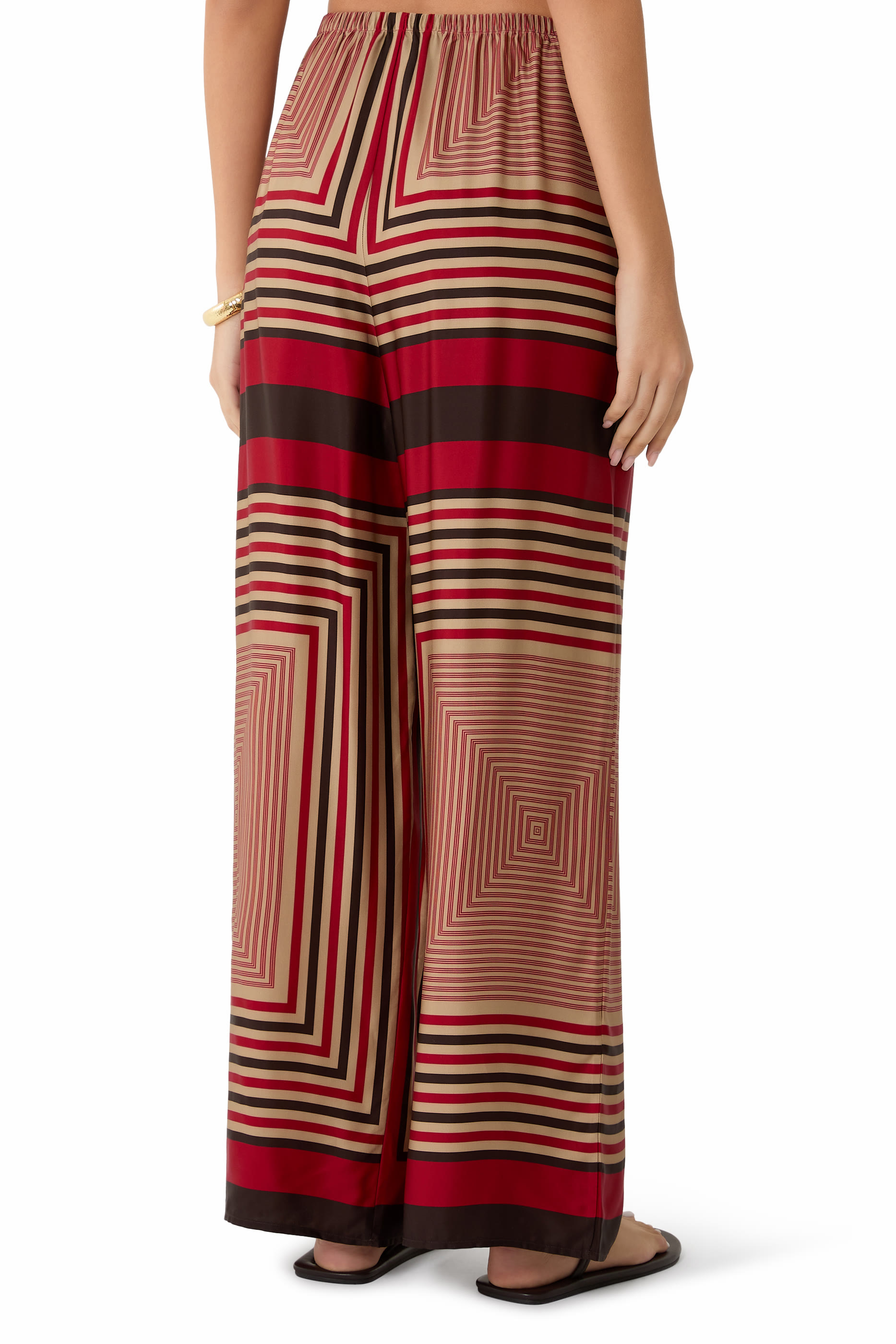 بنطال جنسن بقصة ساق واسعة ونقشة