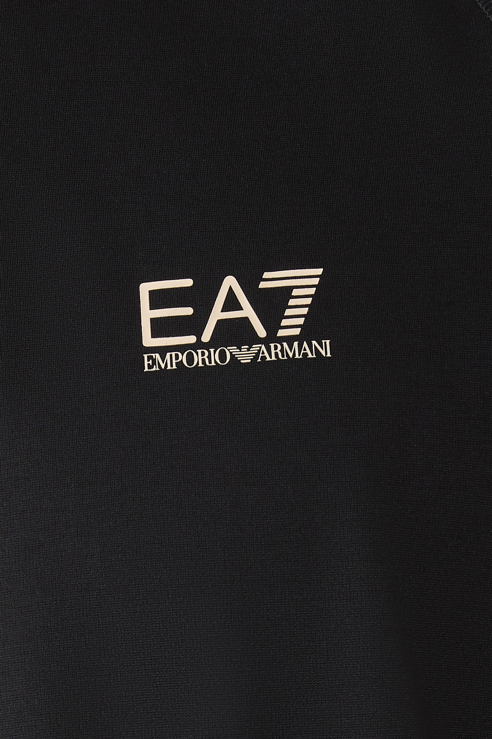 تيشيرت بشعار الماركة غرافيك