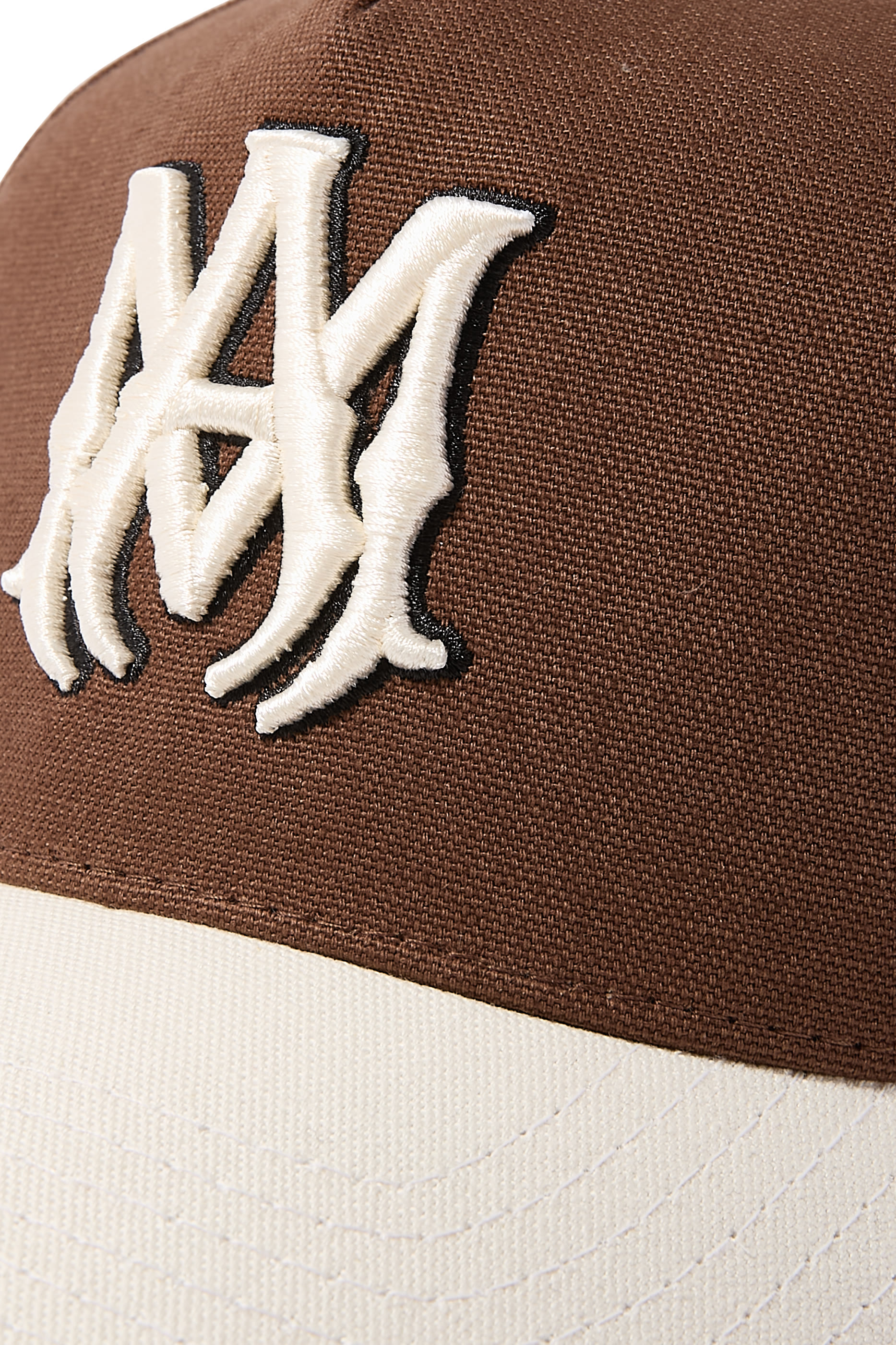 كاب اوتلاين بلونين وشعار الماركة