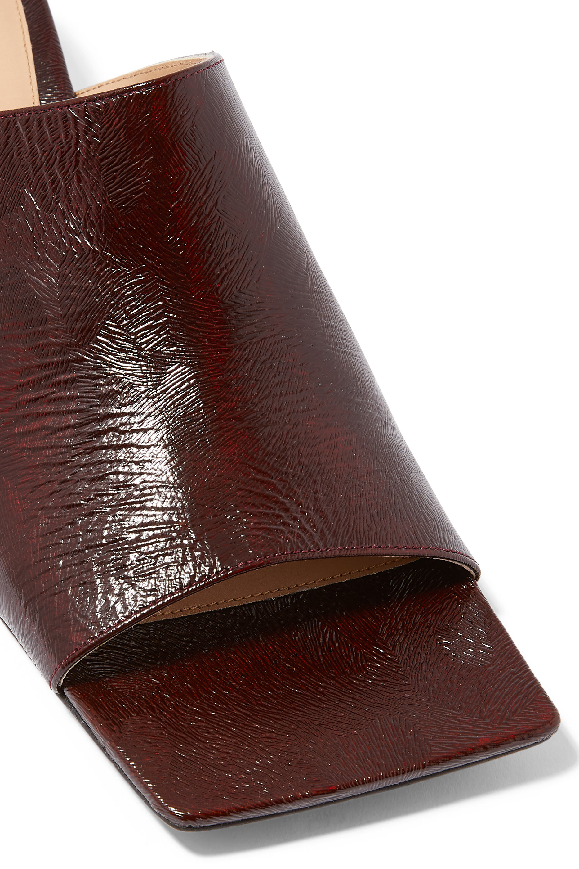 حذاء مفتوح من الخلف 40 جلد مطاطي بكعب متوسط الإرتفاع