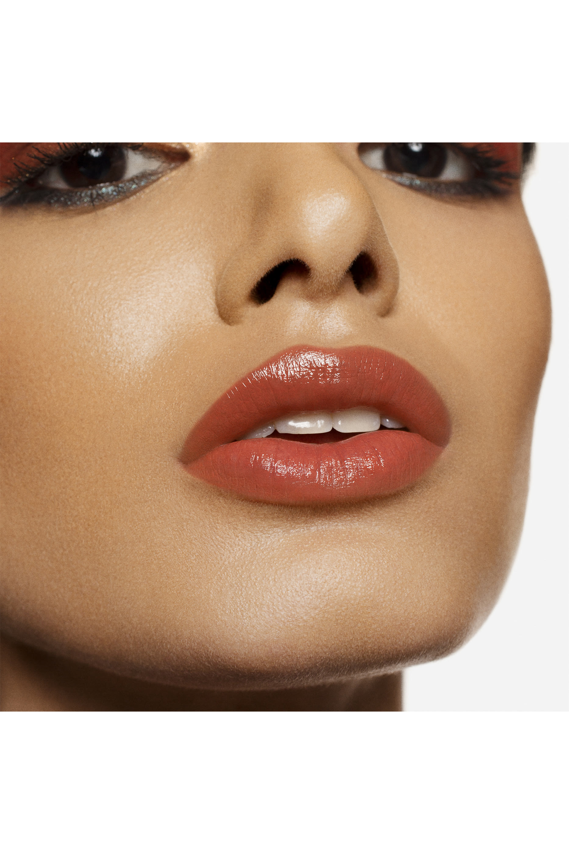 أحمر شفاه فينيل بتركيبة سائلة