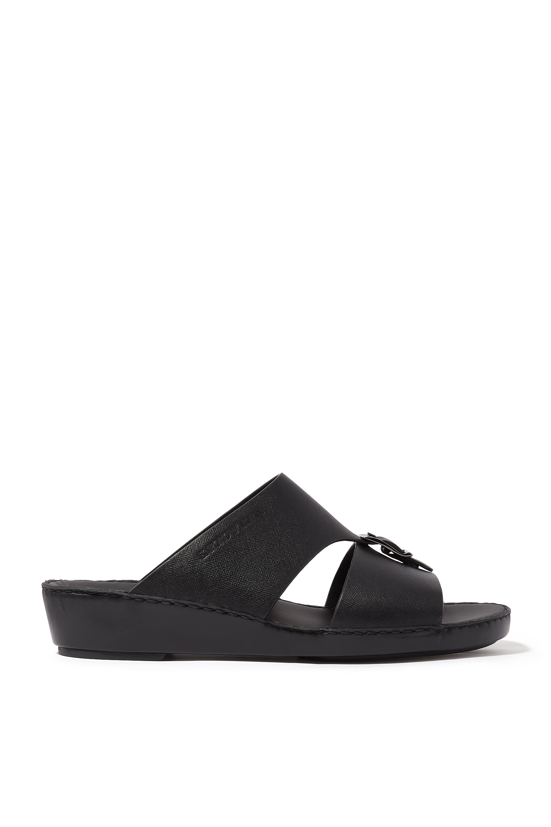 صندل بإبزيم جلد