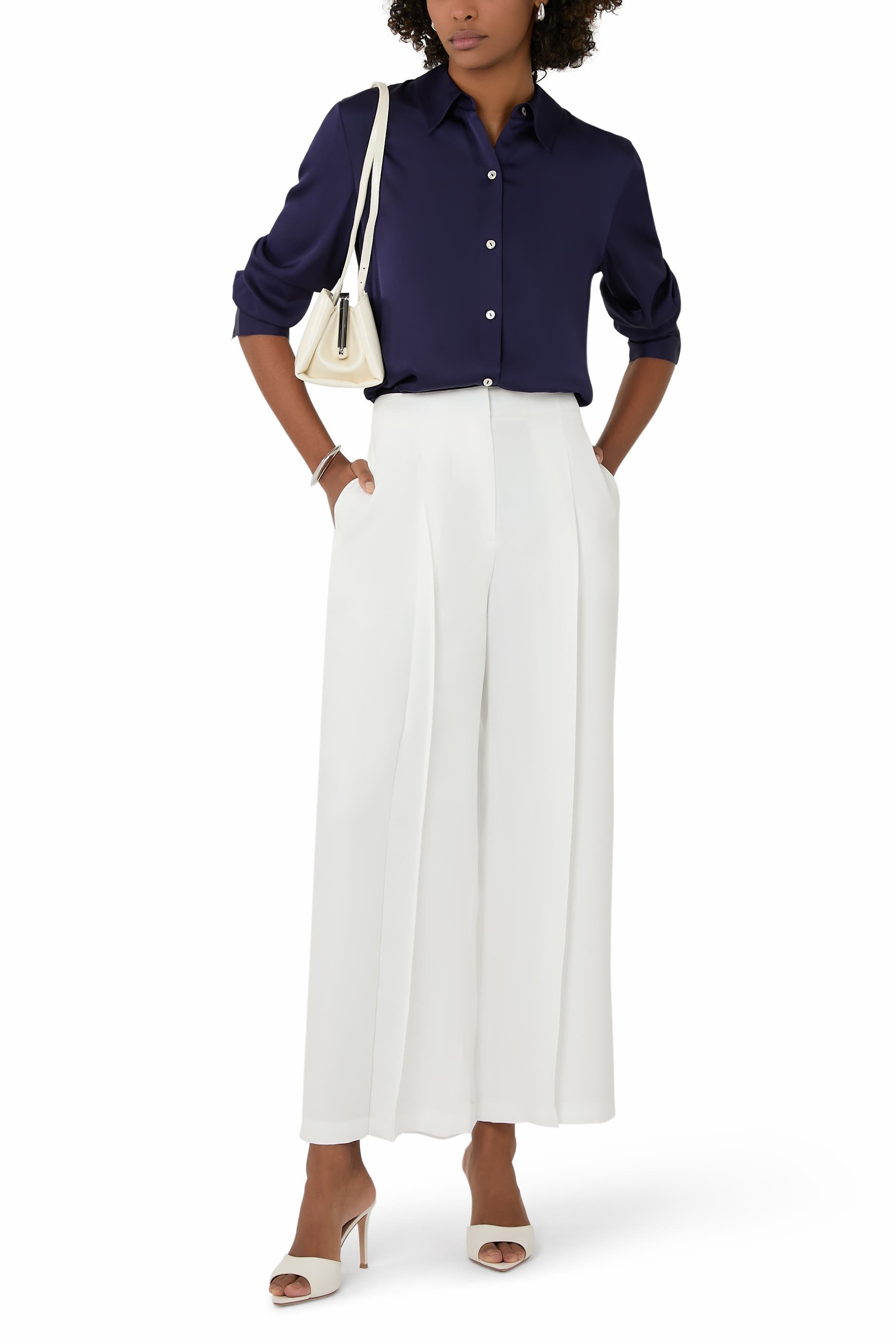 قميص كلاسيكي بقصة ضيقة