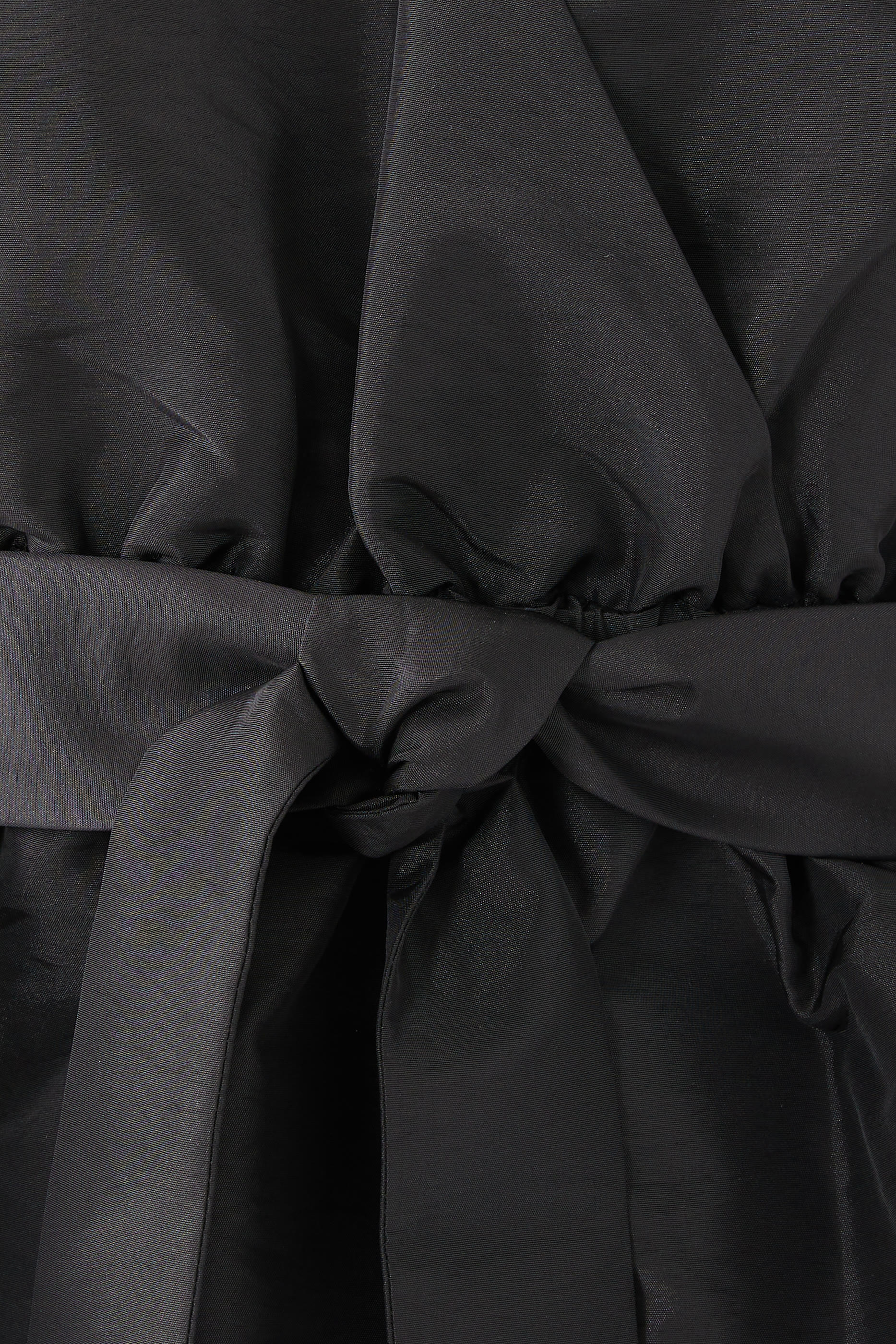 بلوزة قصيرة أديلايد مع أكمام بتصميم ملفوف وكشكش