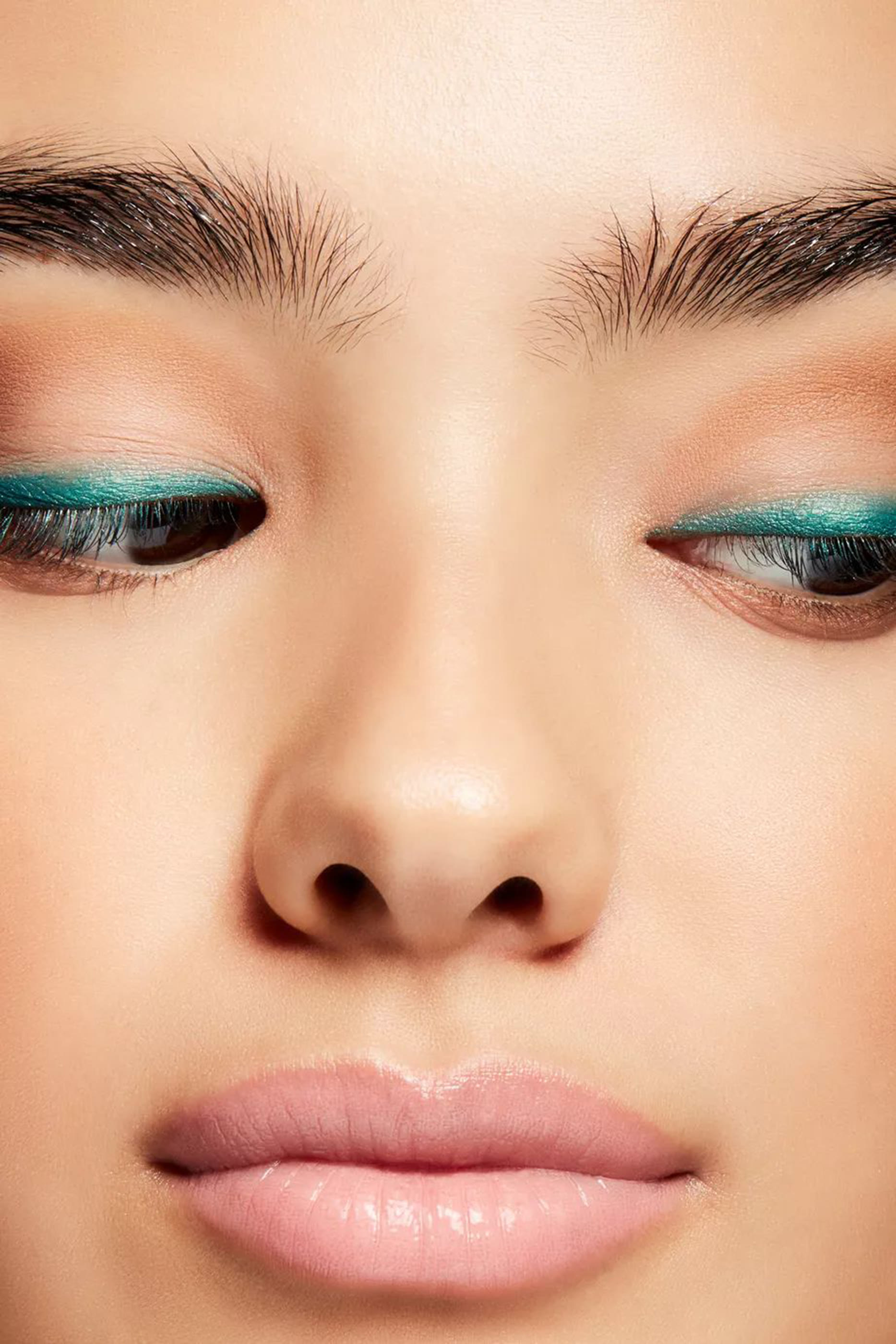 قلم كحل للعيون