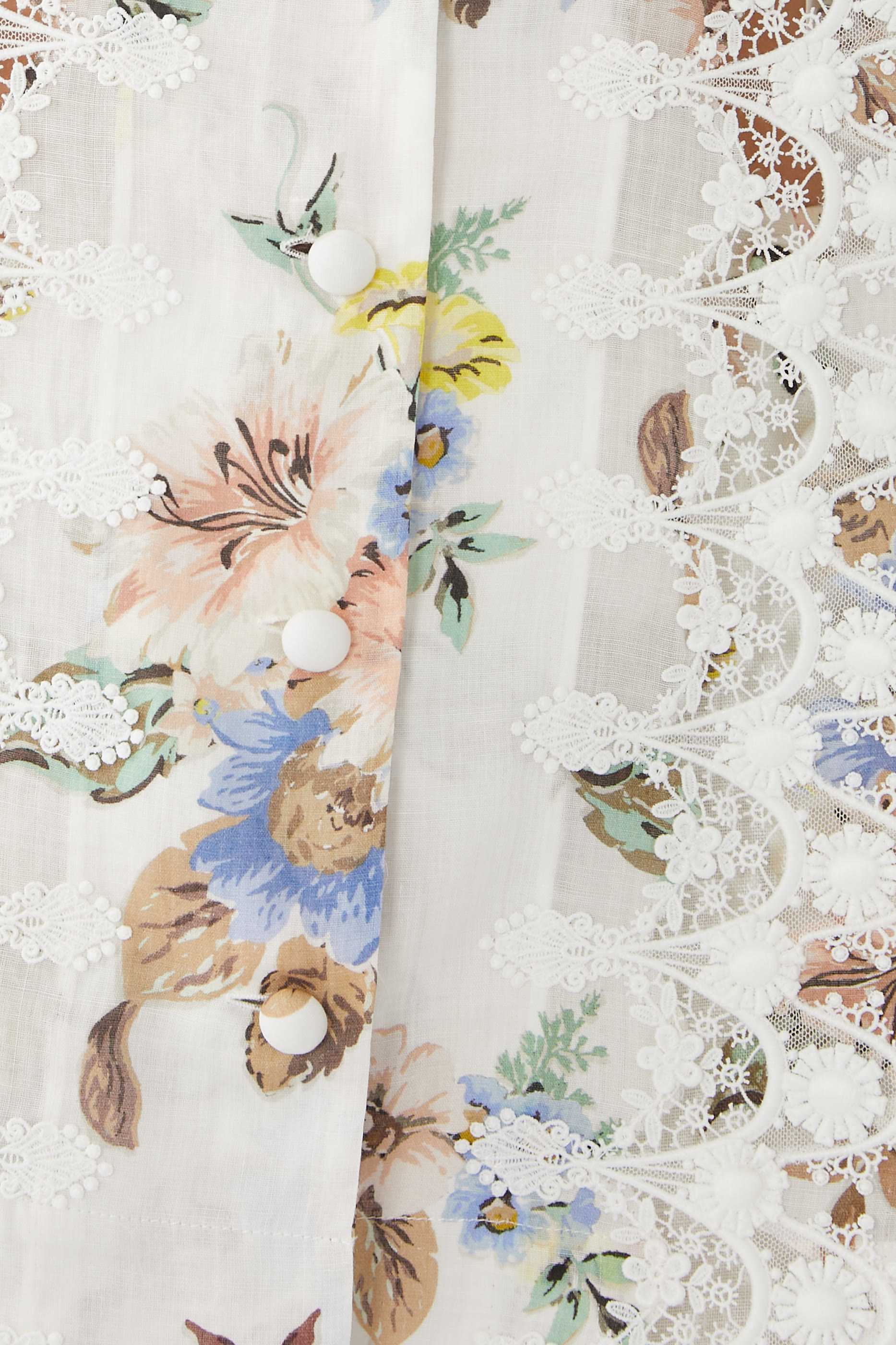 قميص بقصة واسعة وتطريزات