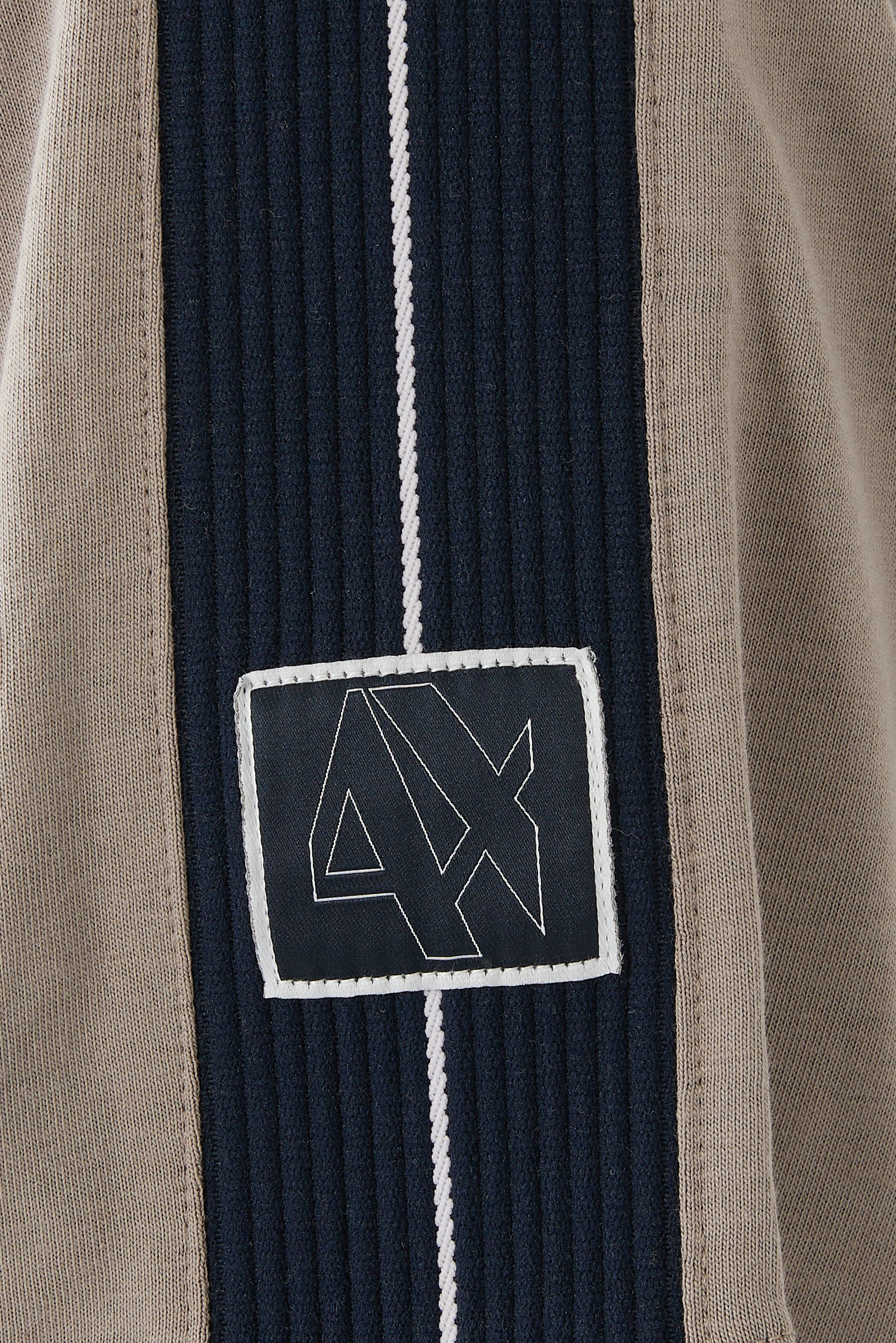 تيشيرت جيمنازيوم بياقة ضيقة