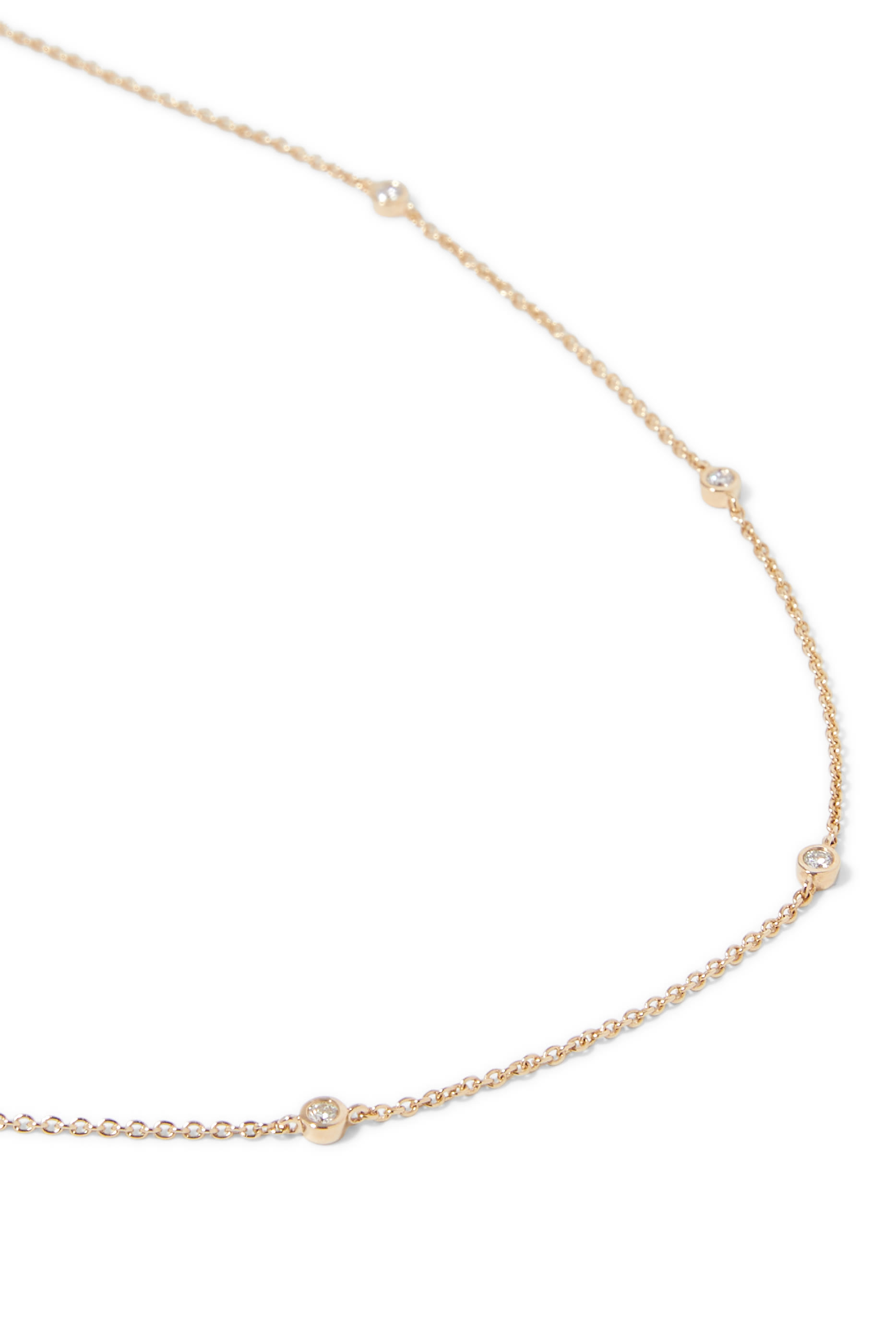 قلادة رفيعة بتصميم منزلق مرصعة بماس