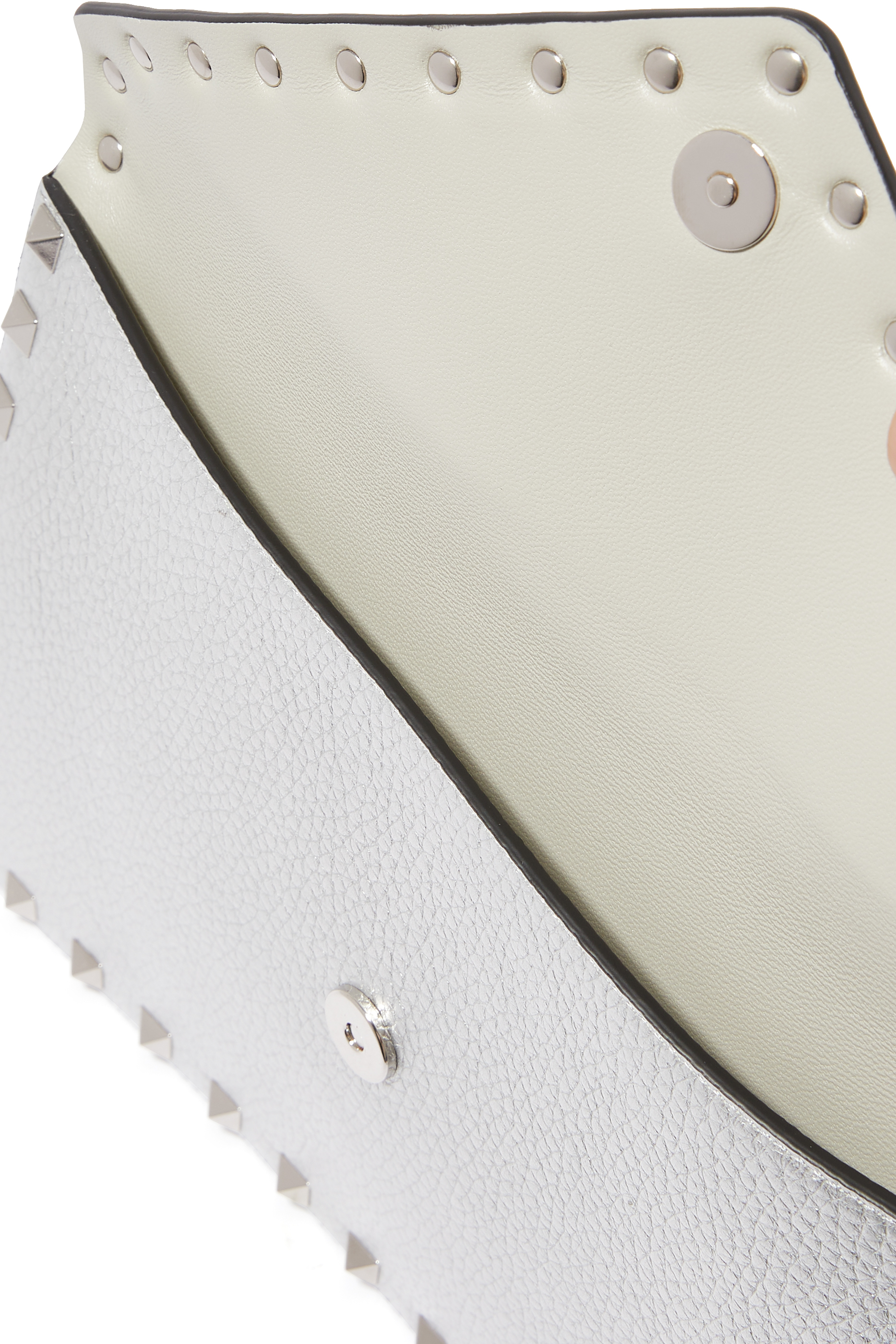 حقيبة صغيرة بحلي هرمية جلد