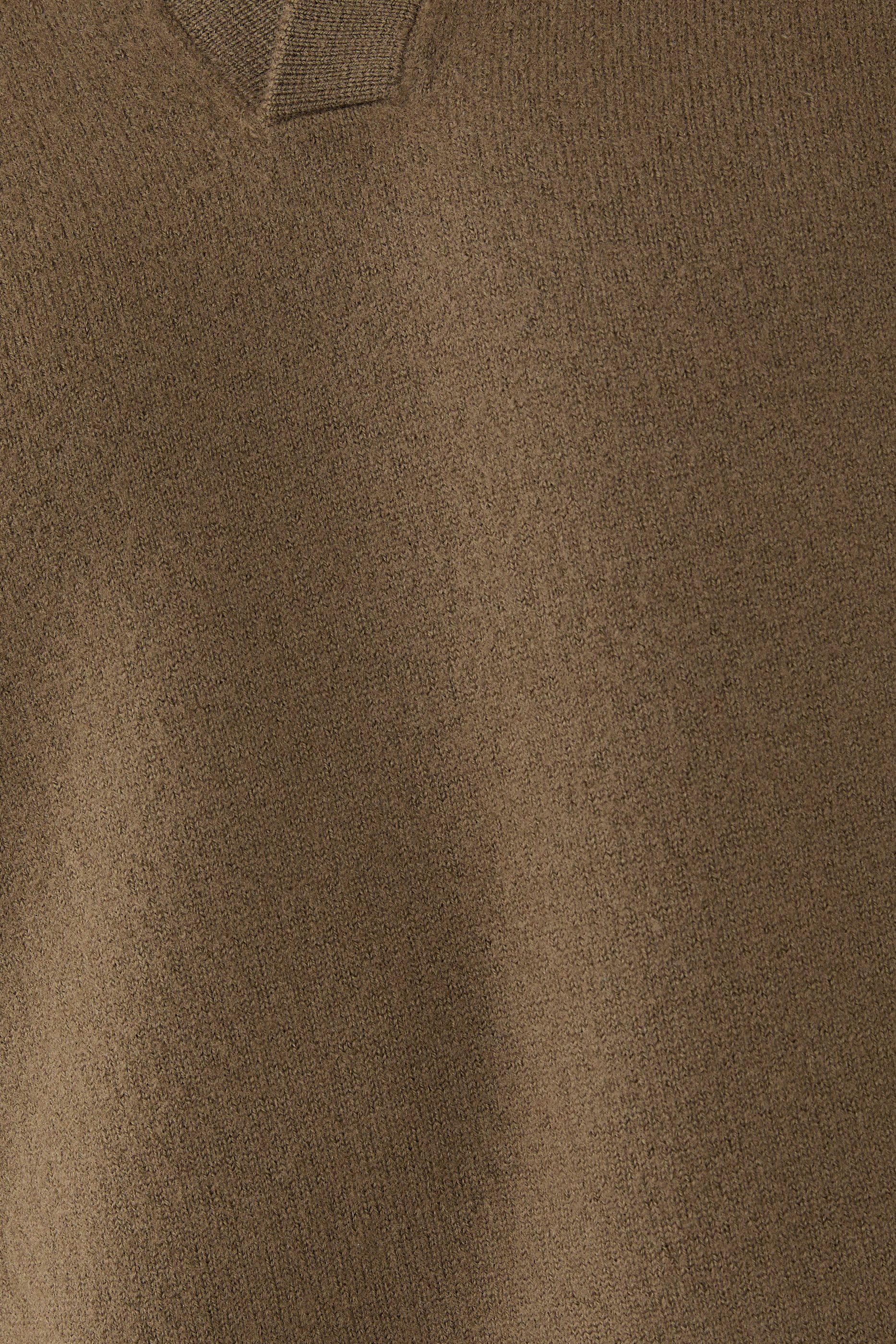 سترة بولو بياقة مفتوحة