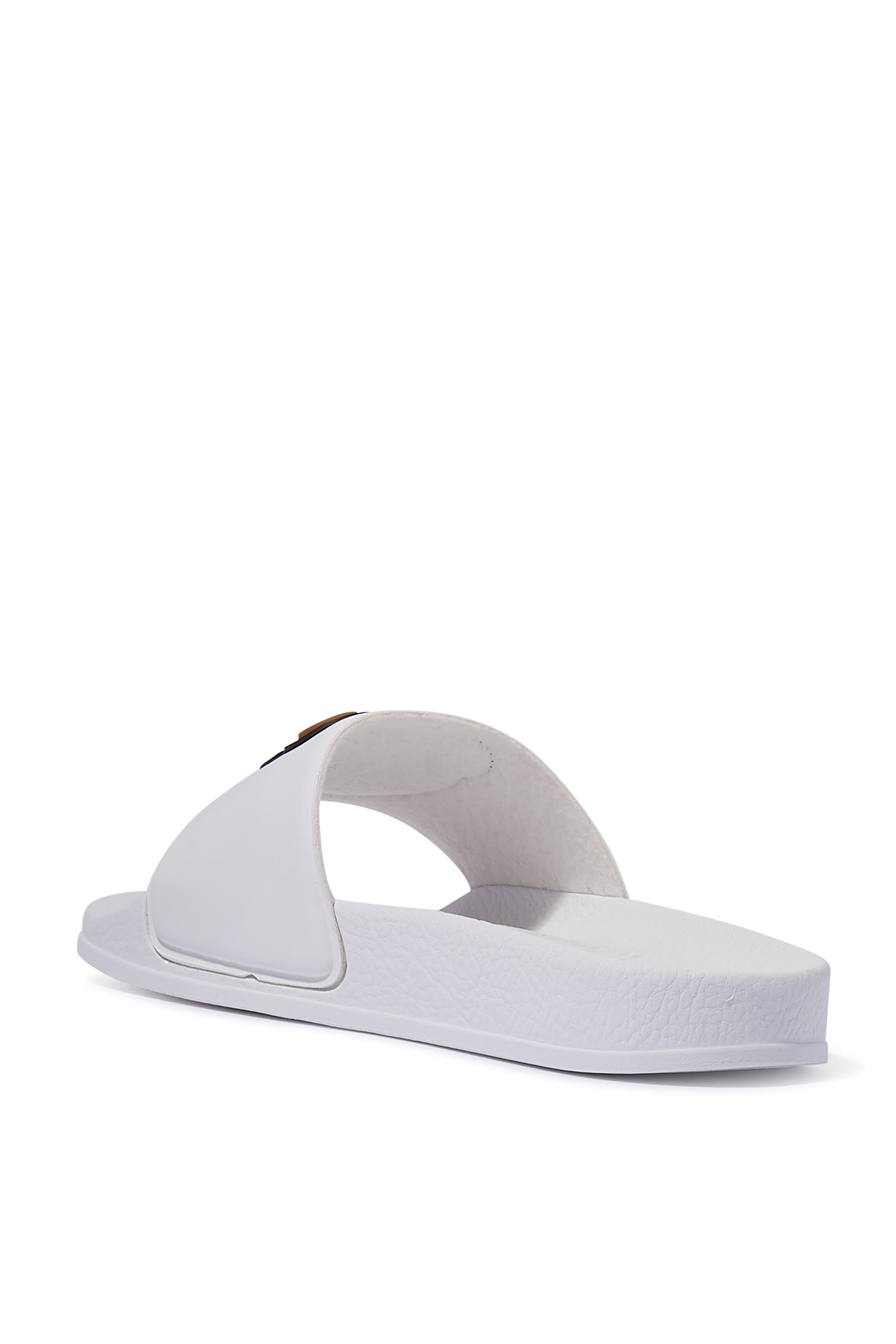 حذاء مفتوح مزين بدب