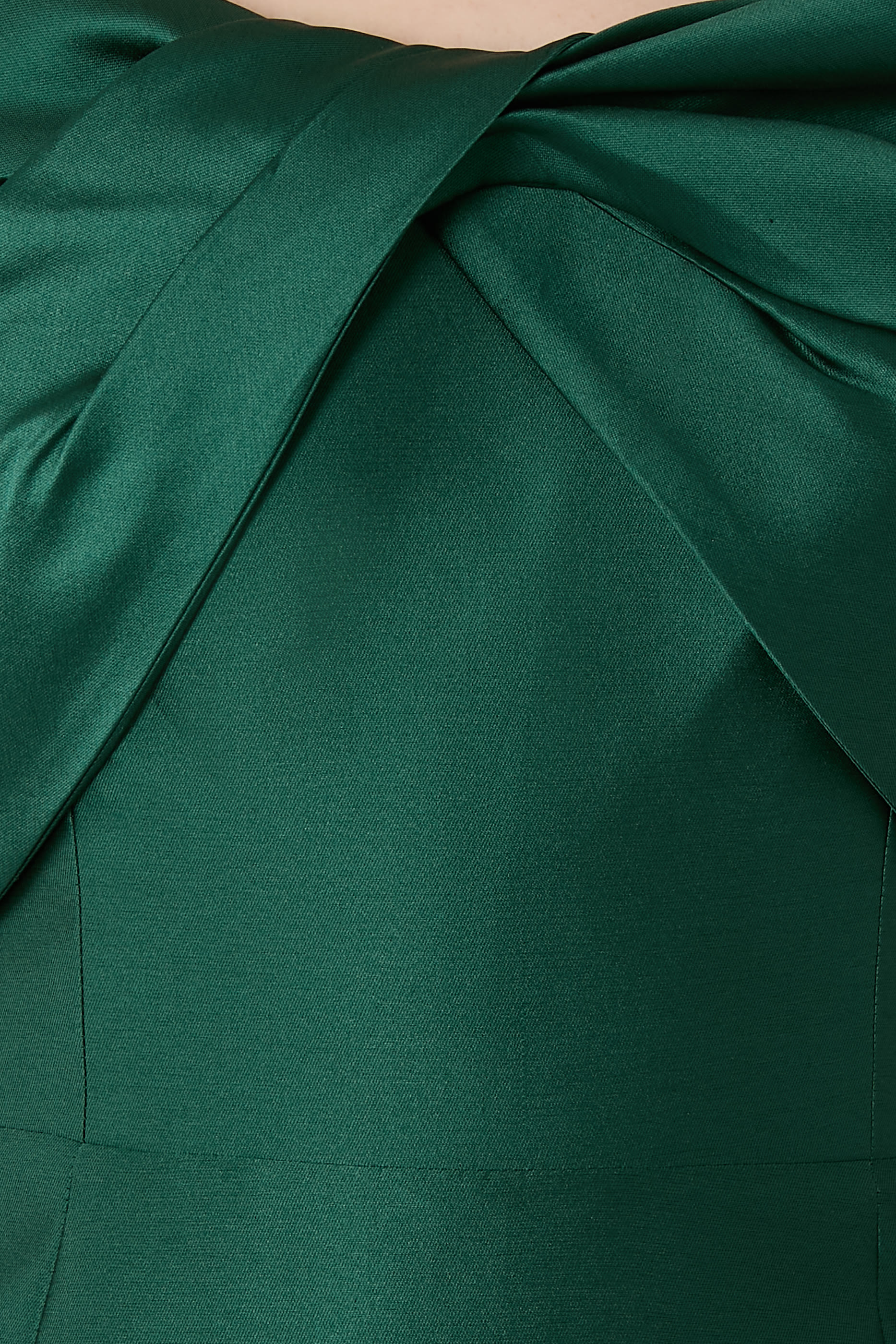 فستان سهرة كاب بقصة مستقيمة وصدرية بتصميم ملفوف تافيتا