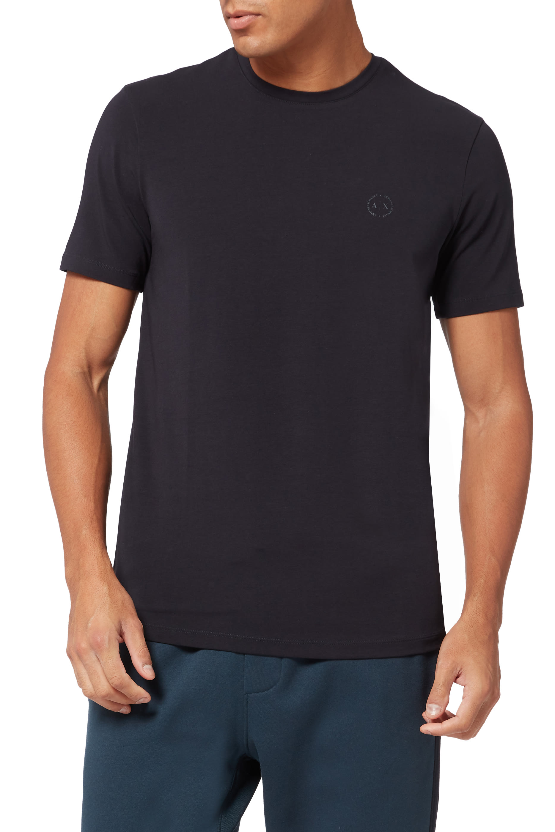 تيشيرت بشعار الماركة بتصميم دائري