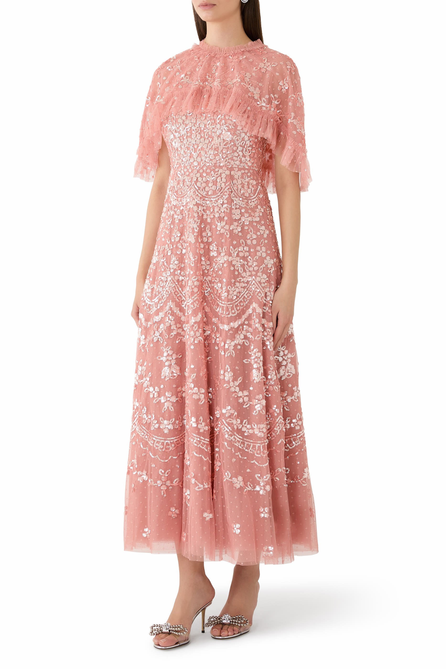 فستان سهرة فريا بكاب وقصة بطول الكاحل