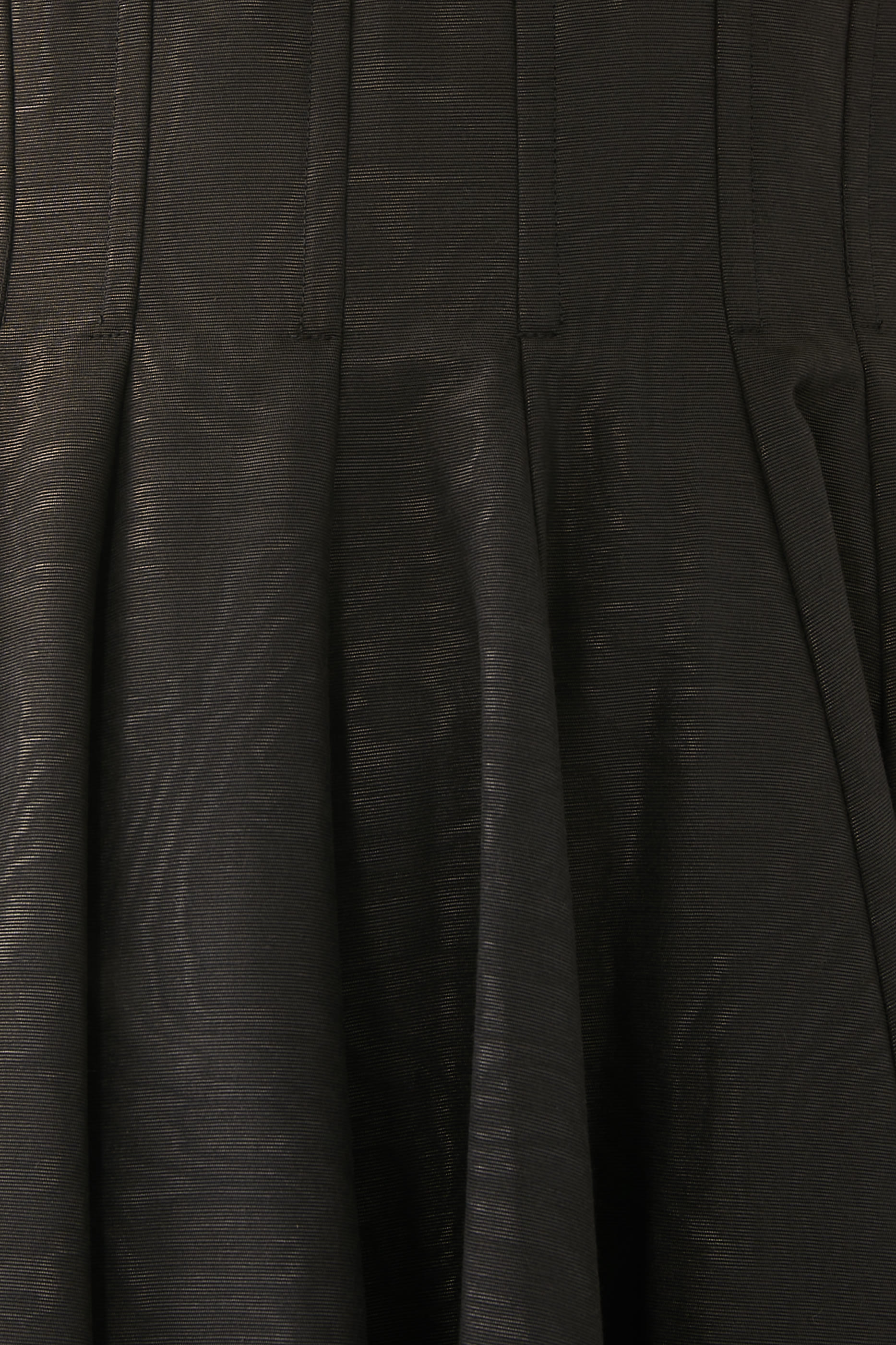 فستان أدارا قصير بتصميم مشد