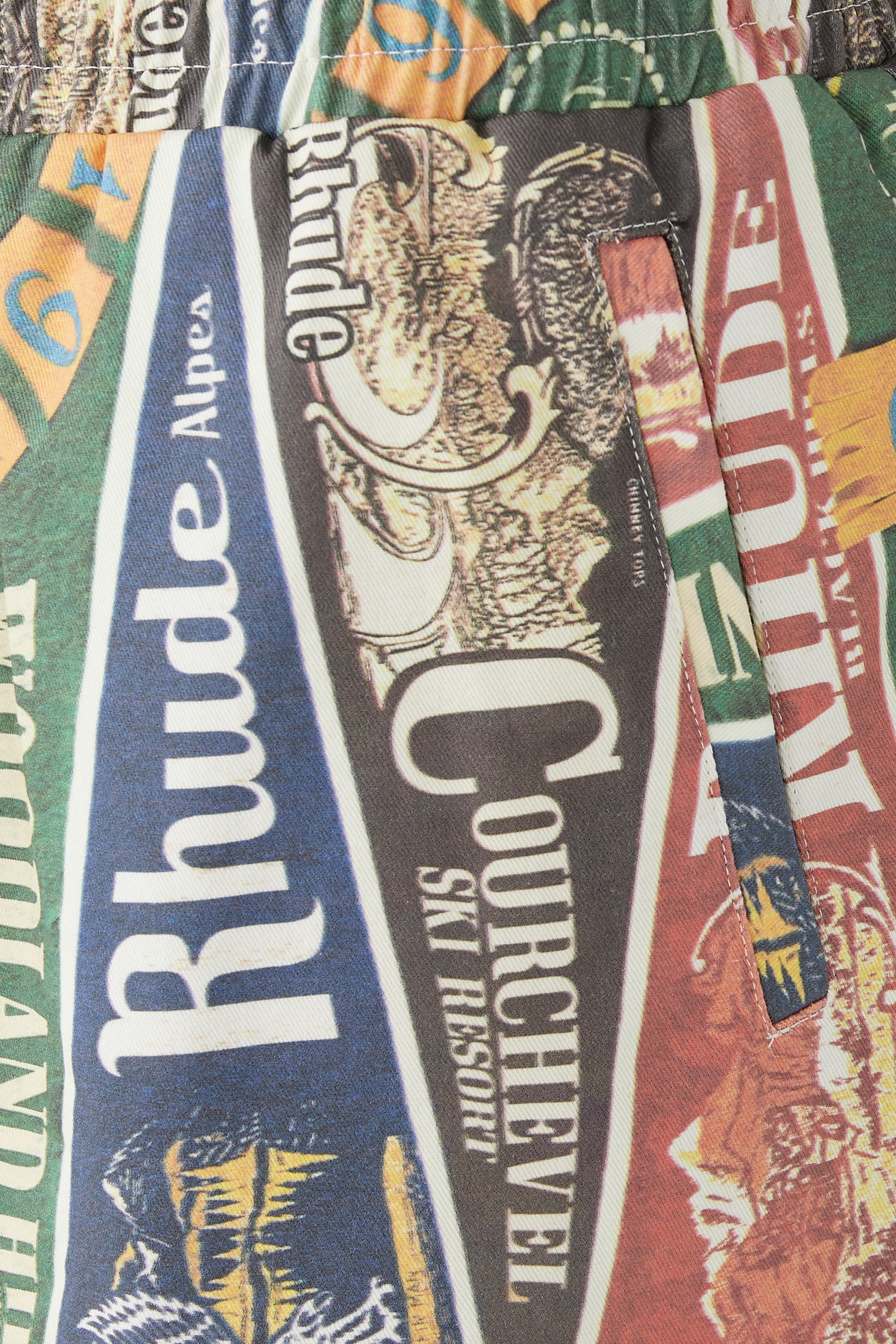 شورت بنقشة علم جامعي تويل