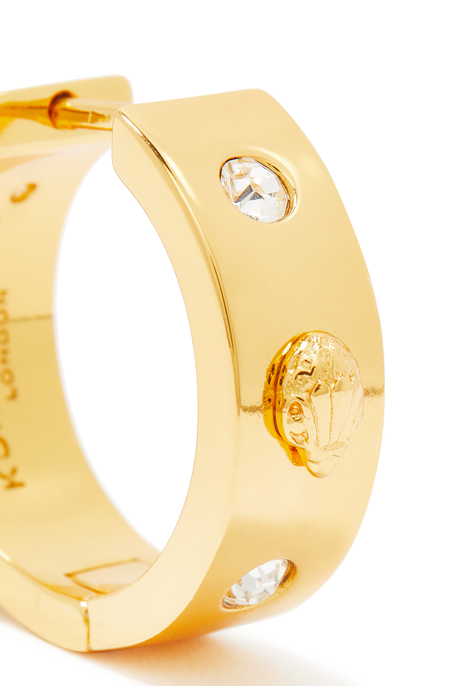 أقراط معدنية دائرية بشعار النسر