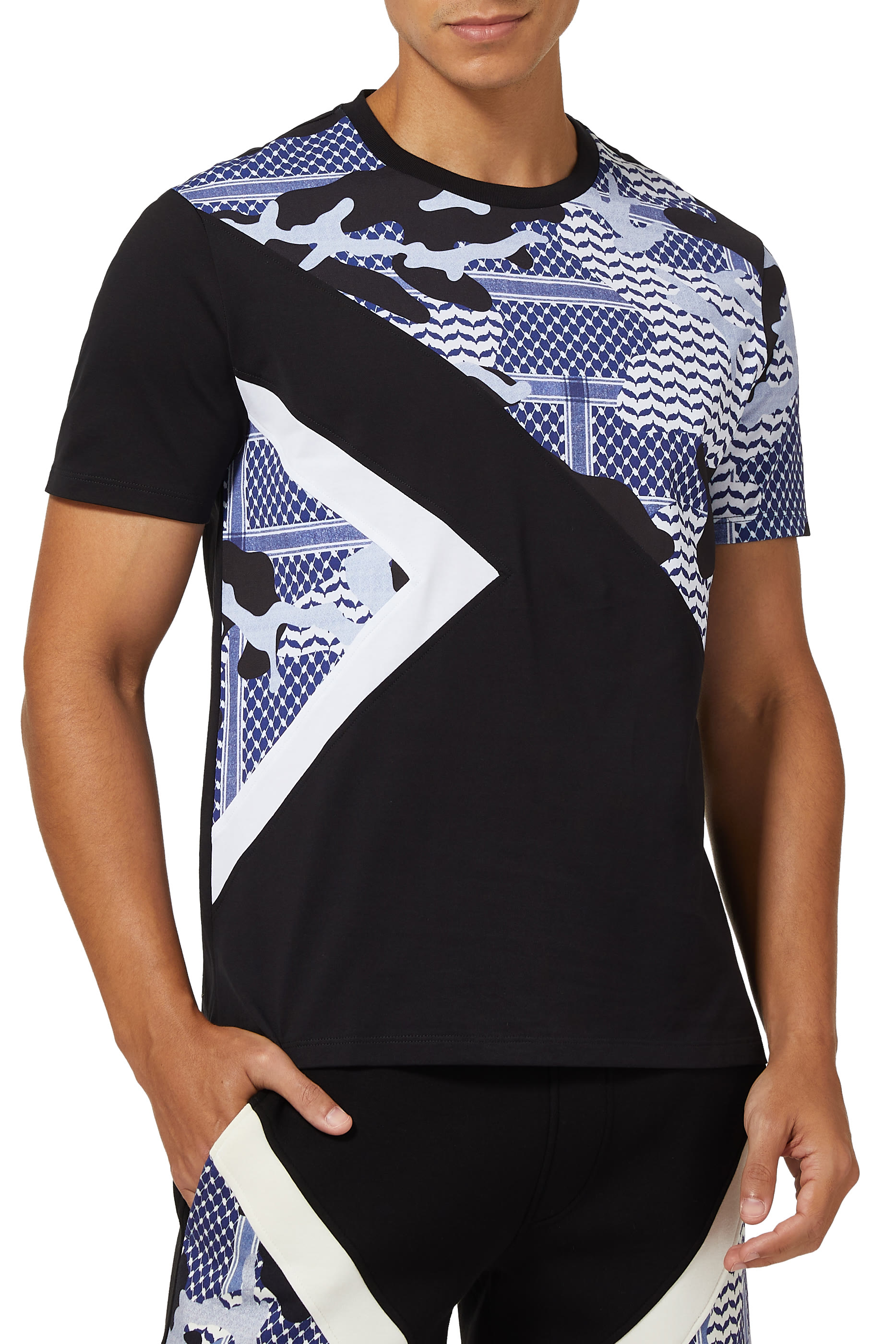 تي شيرت بنقشة مموهة