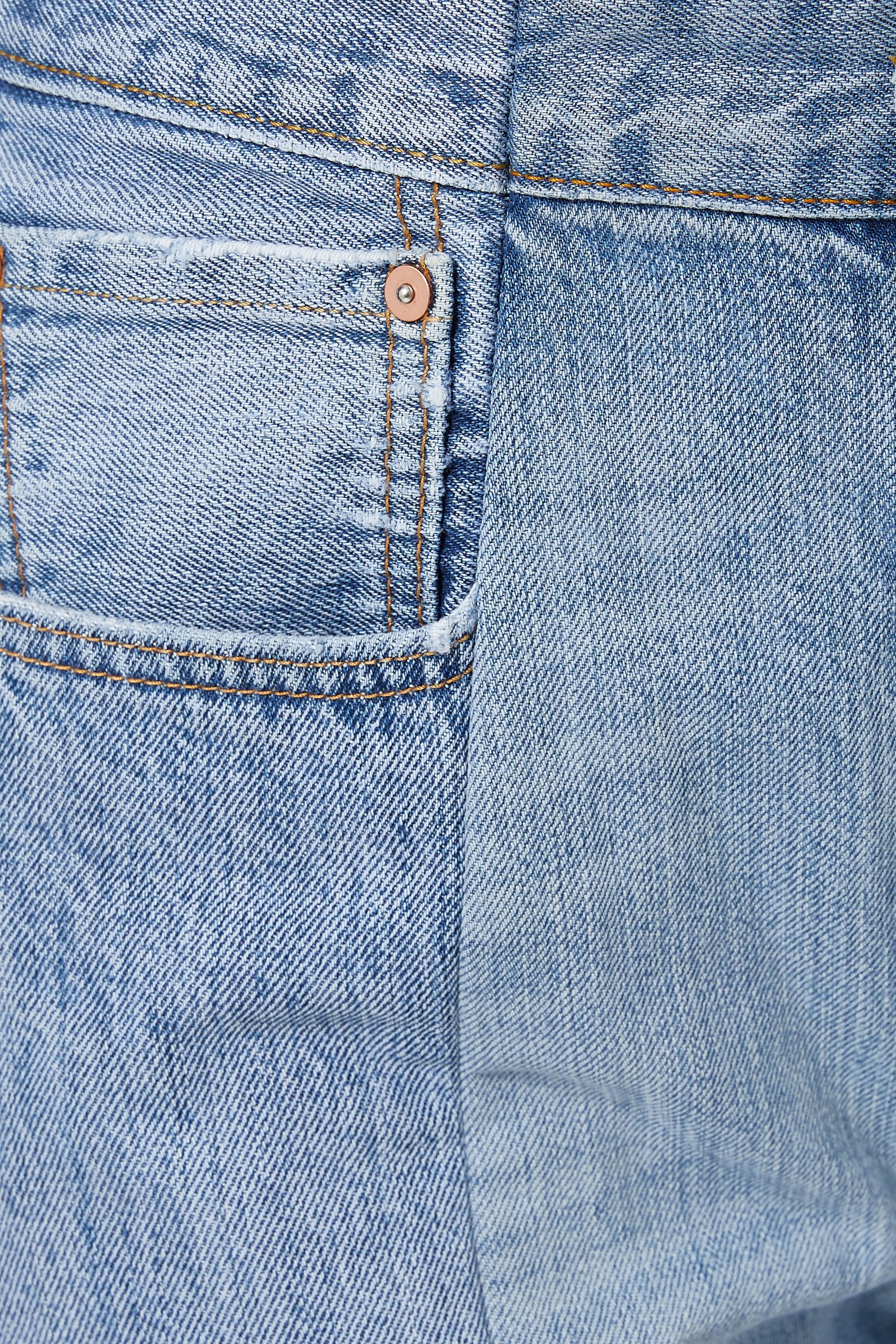 بنطال جينز ماتش بقصة واسعة