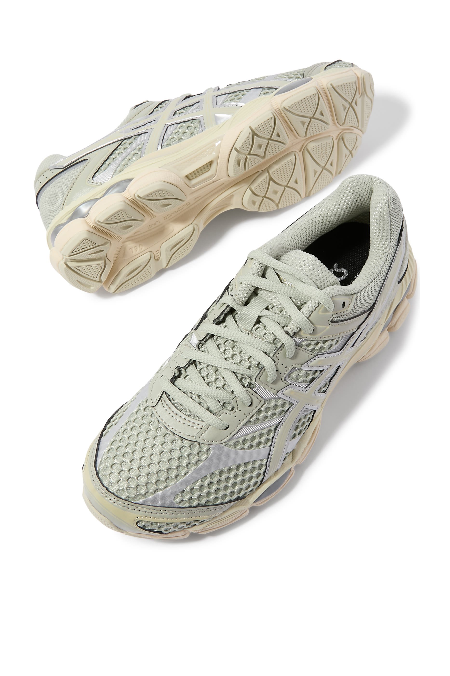 سنيكرز جل-كومولوس 16