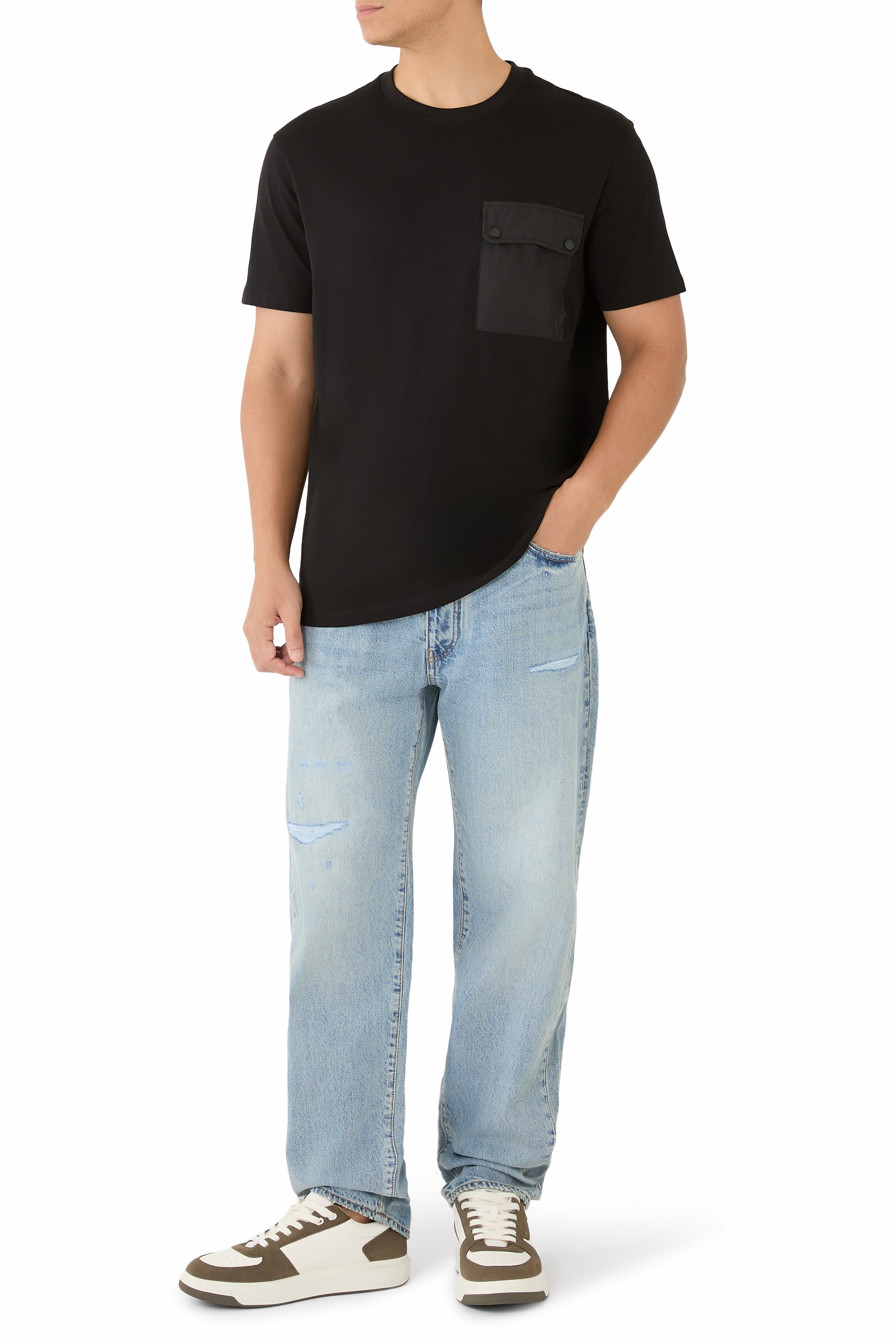 تيشيرت بجيب بشعار الماركة