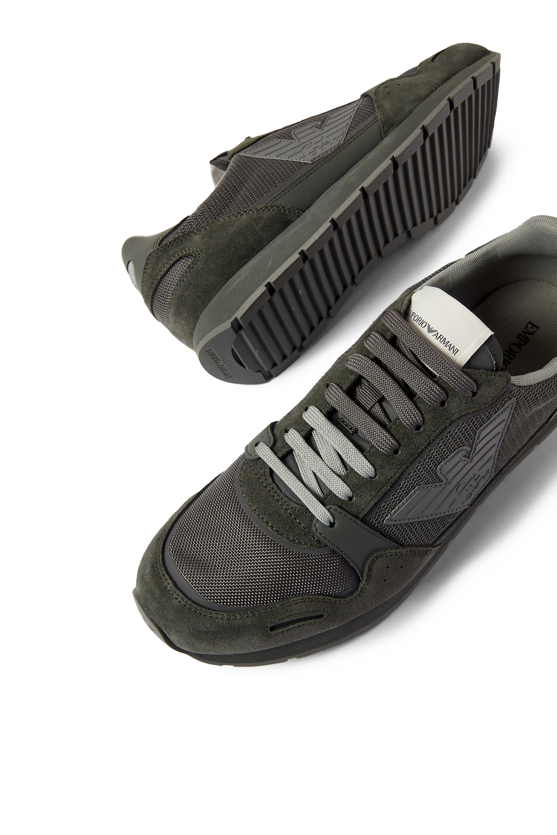 سنيكرز بأربطة