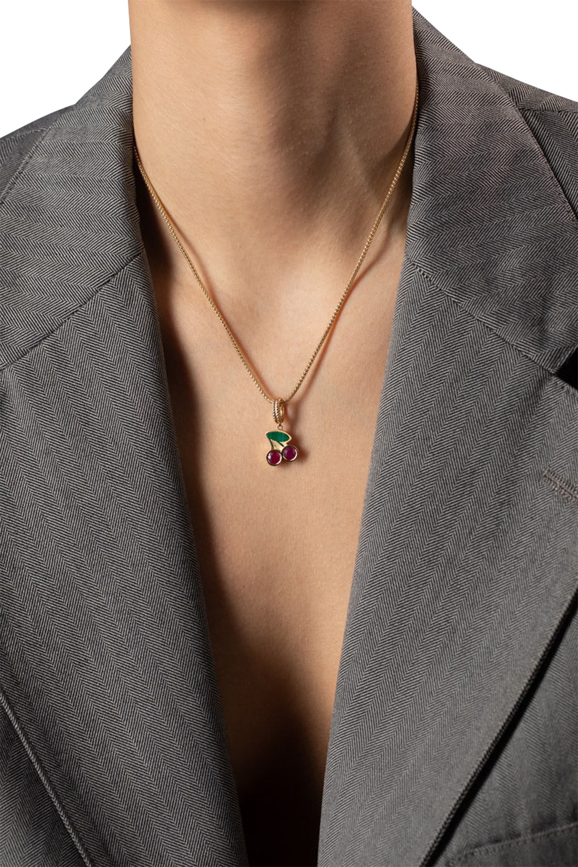 حلية تشيري بلوسوم 2.0 مرصعة بأحجار ملاكيت وياقوت أحمر مستدير، ذهب أصفر عيار 18