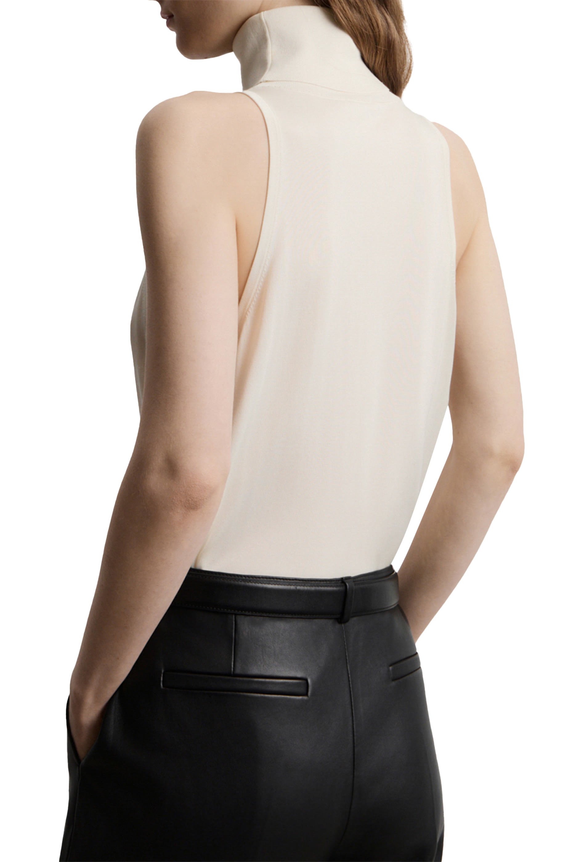 بلوزة بياقة عالية حرير