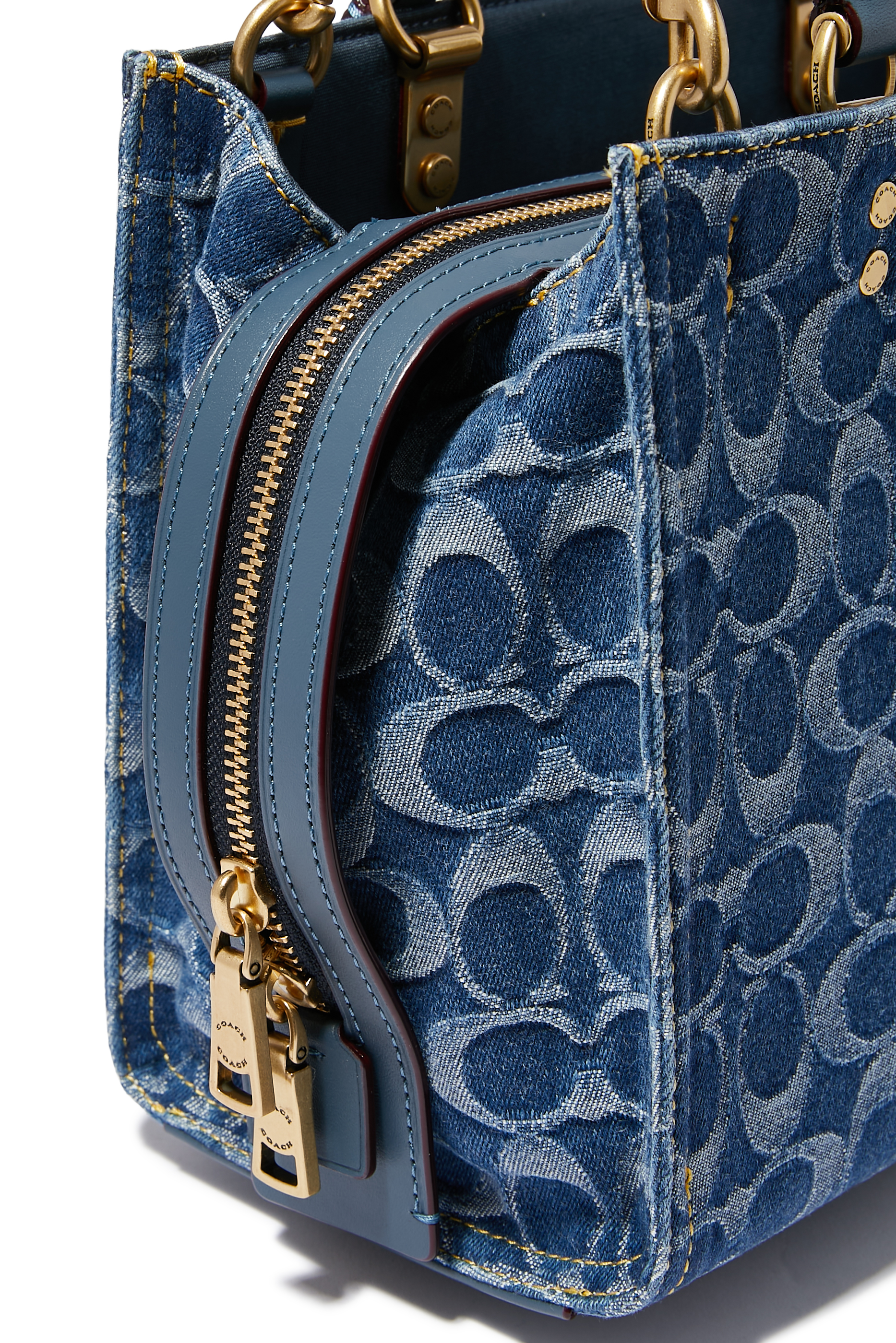 حقيبة روج 25 دنيم بشعار الماركة