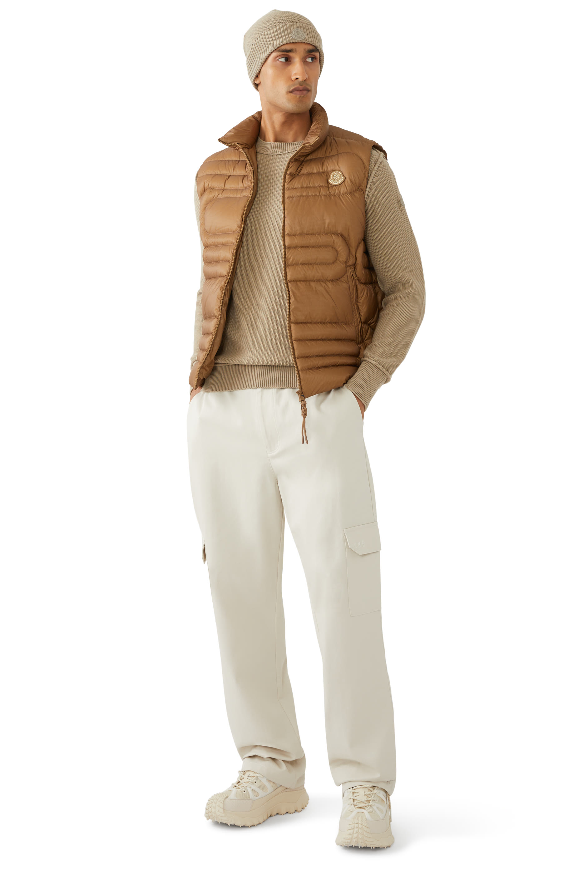 كنزرة بياقة ضيقة