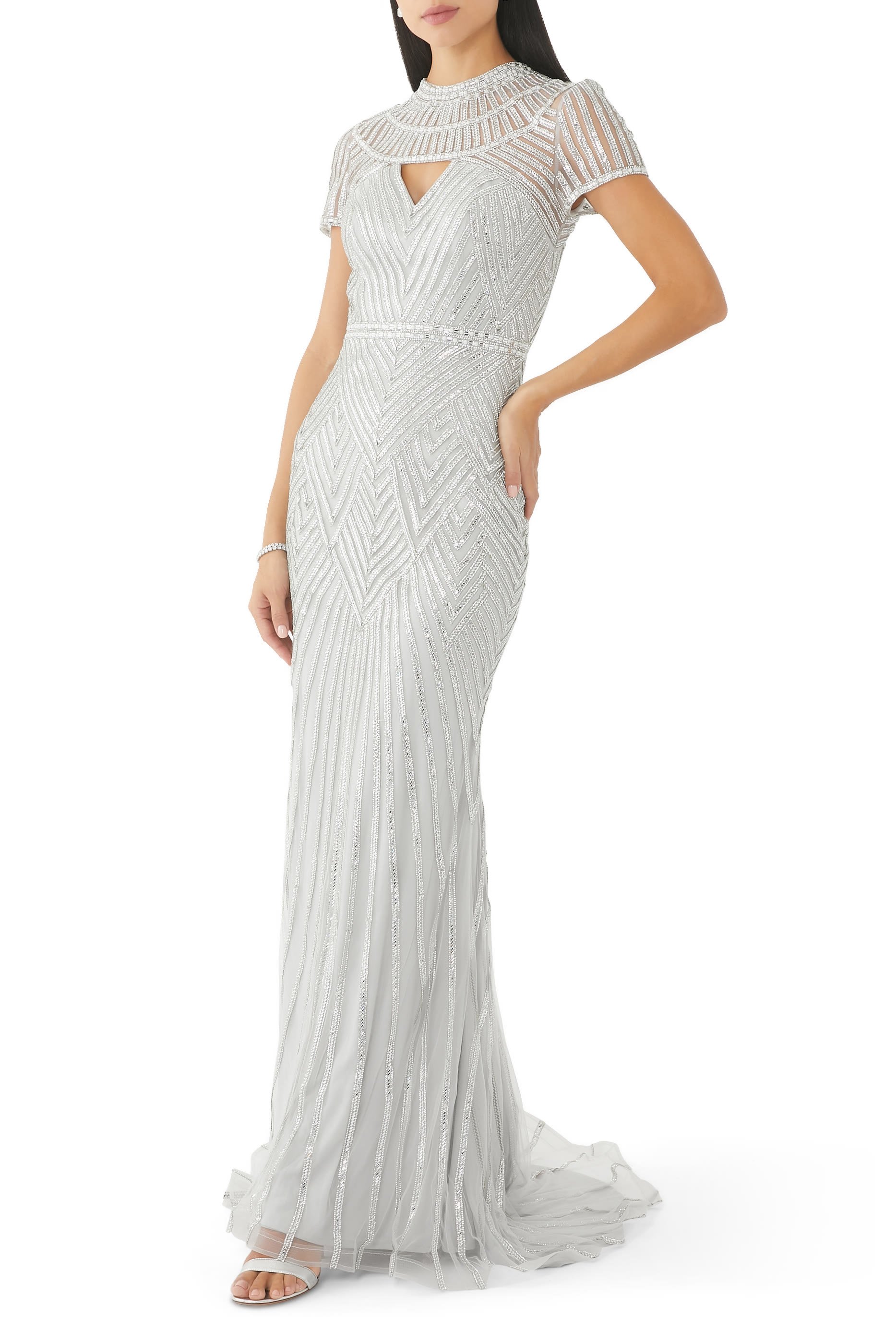 فستان طويل مطرز بالخرز