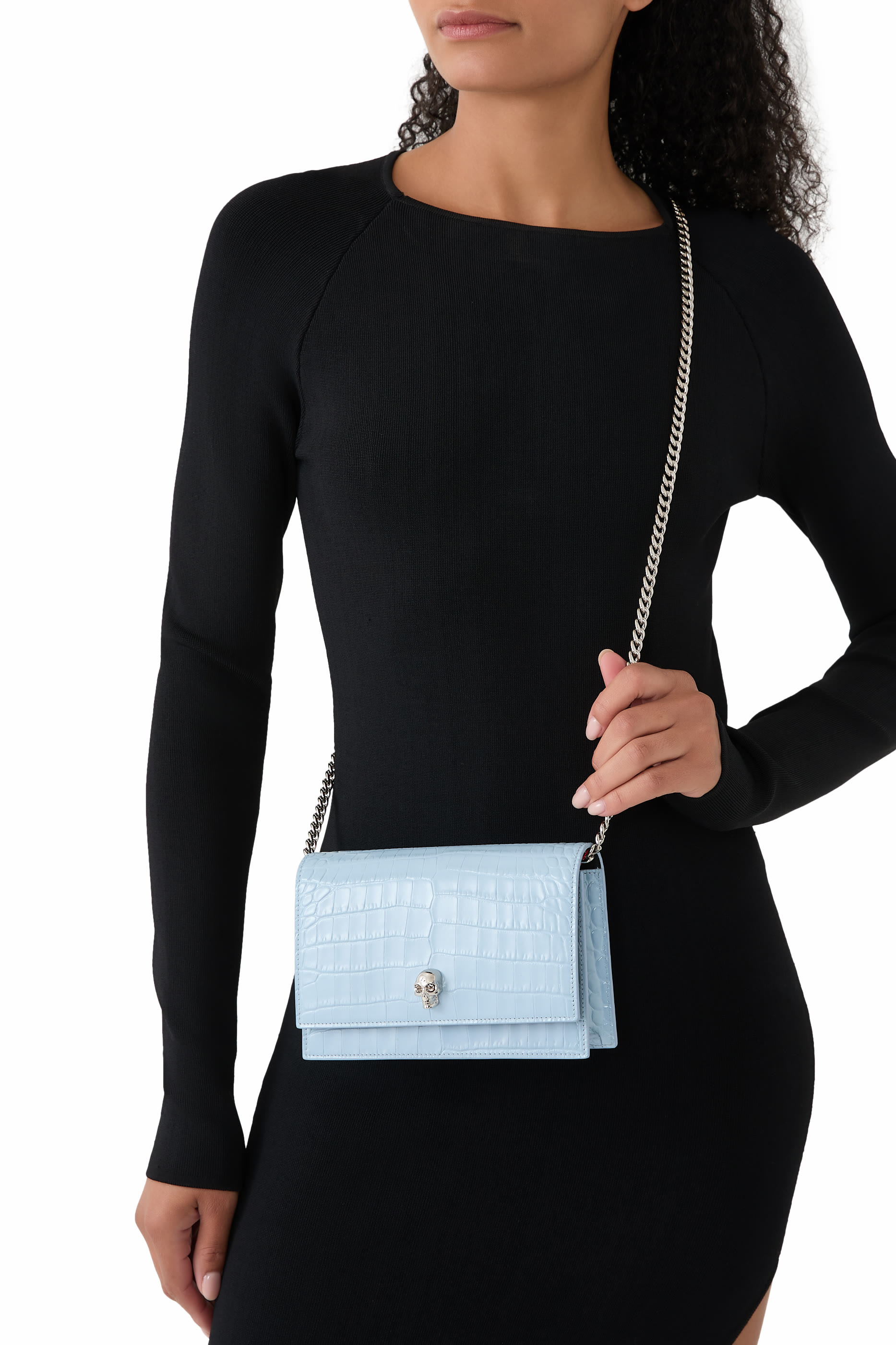 حقيبة صغيرة بحلية جمجمة