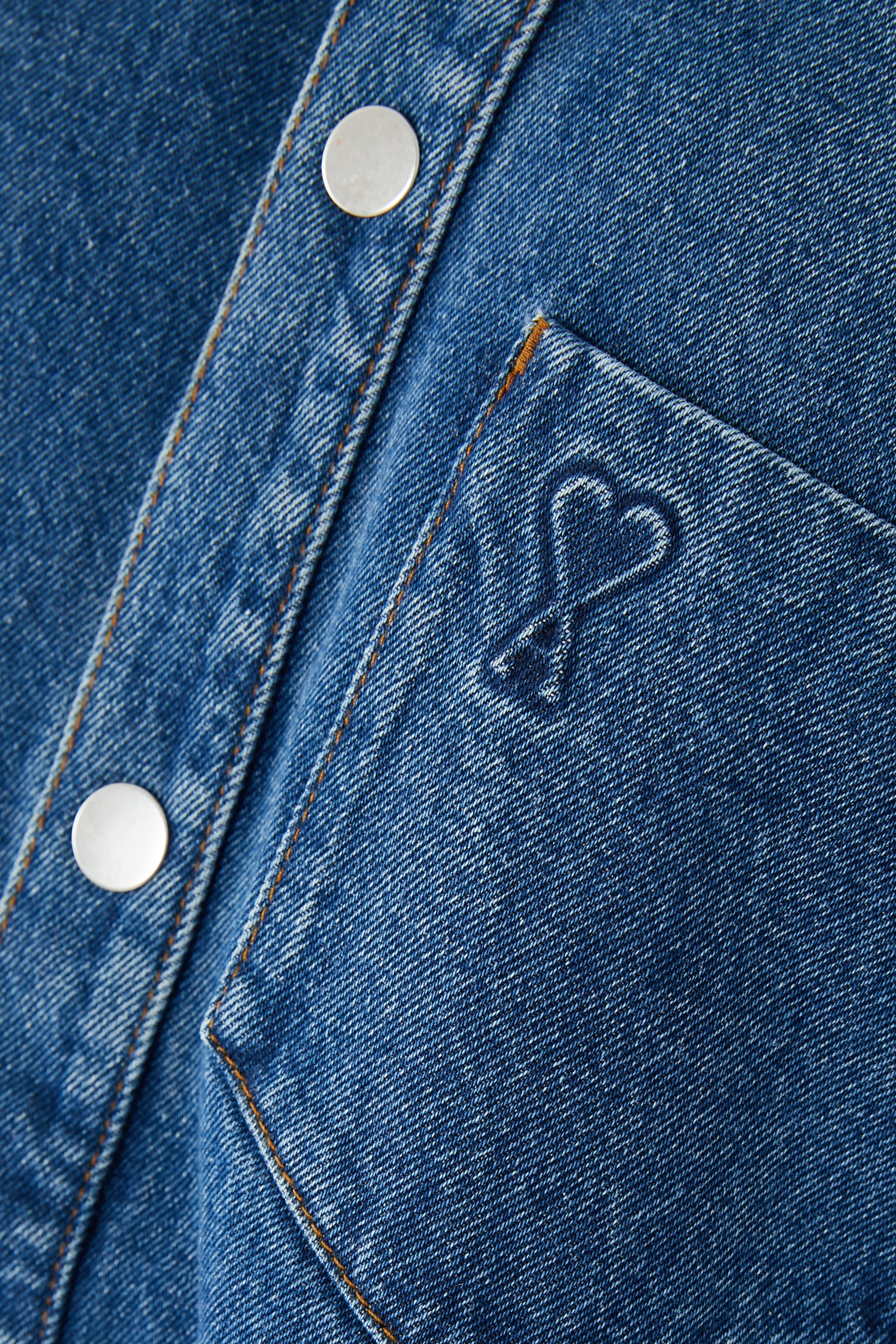 قميص اي دي سي بتصميم جاكيت