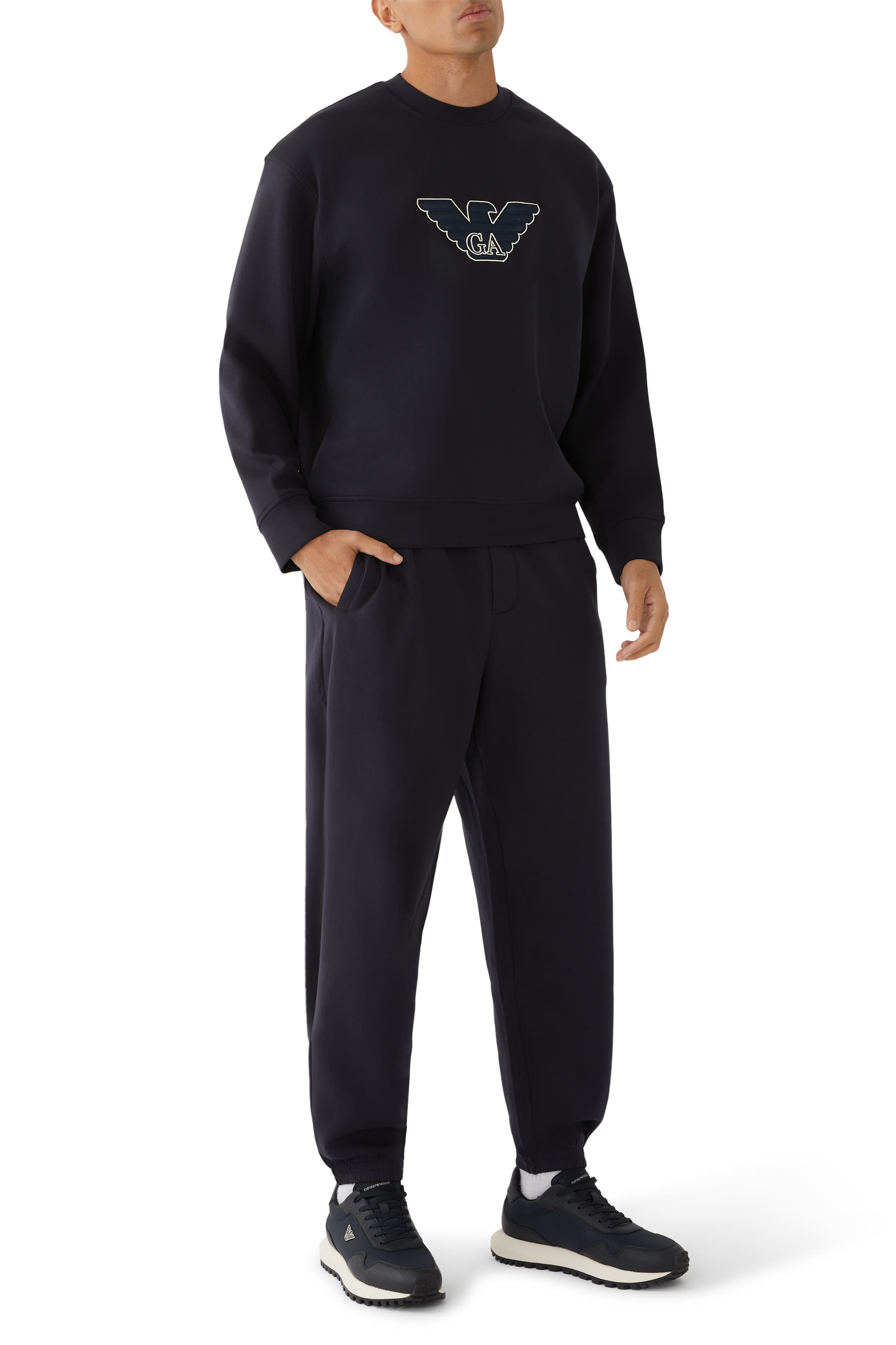 سويت شيرت مطرز بشعار الماركة