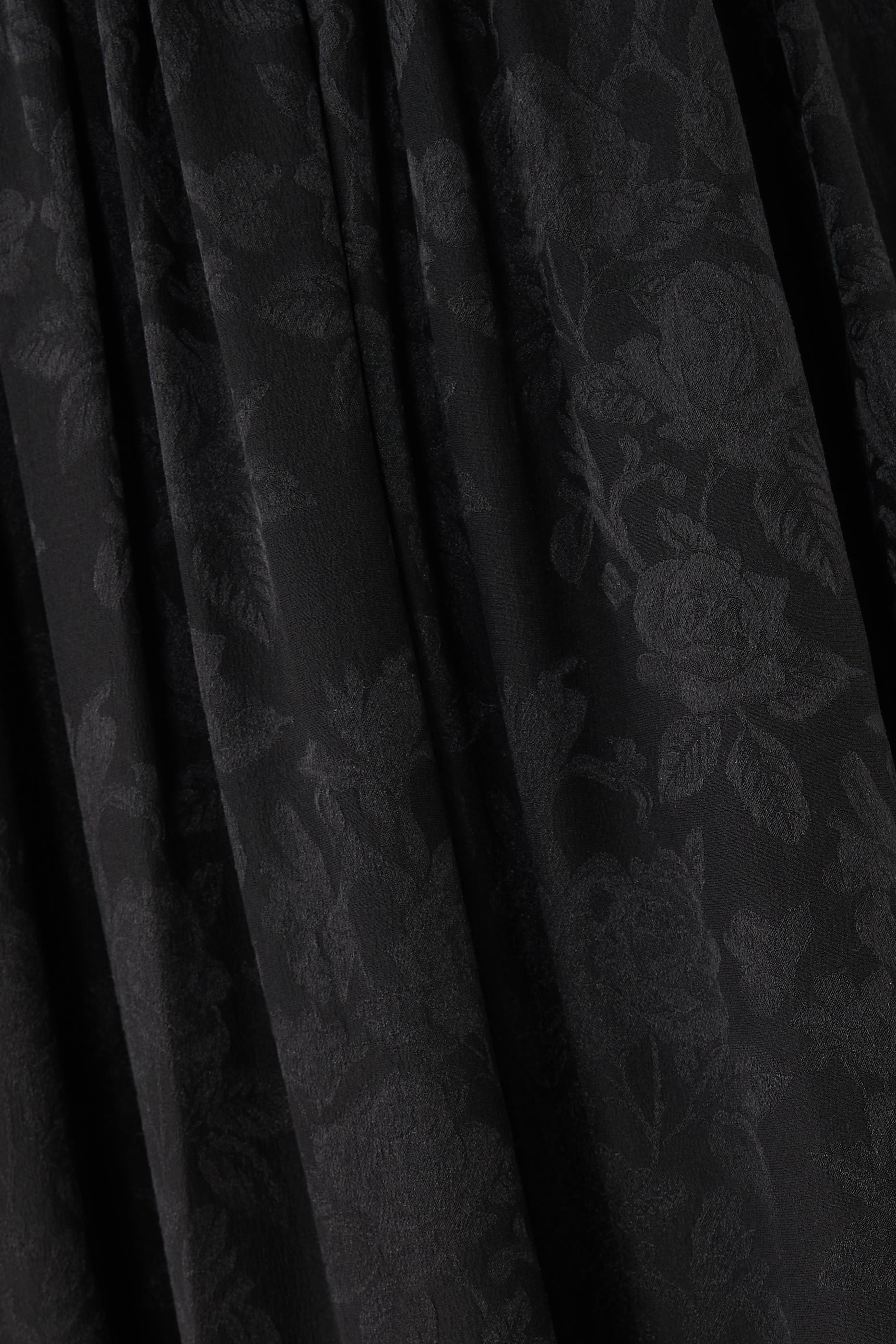 تنورة متوسطة الطول بكشكش جاكار حرير