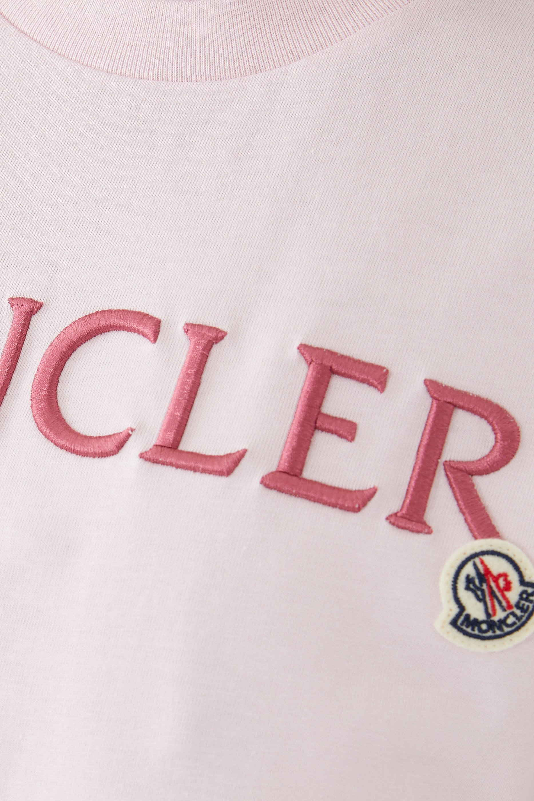 تيشيرت مطرز بشعار الماركة