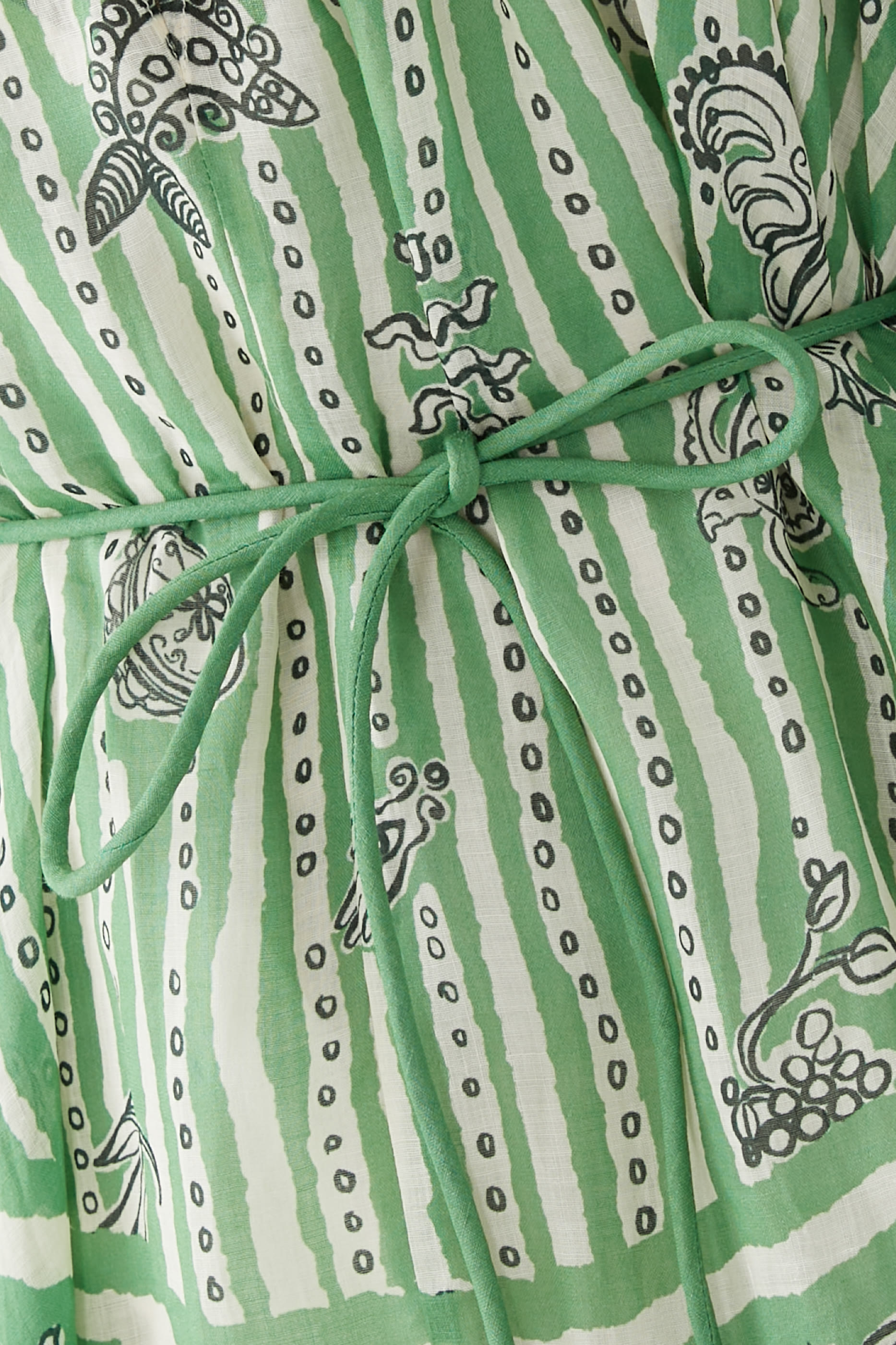 فستان لولا بقصة قصيرة