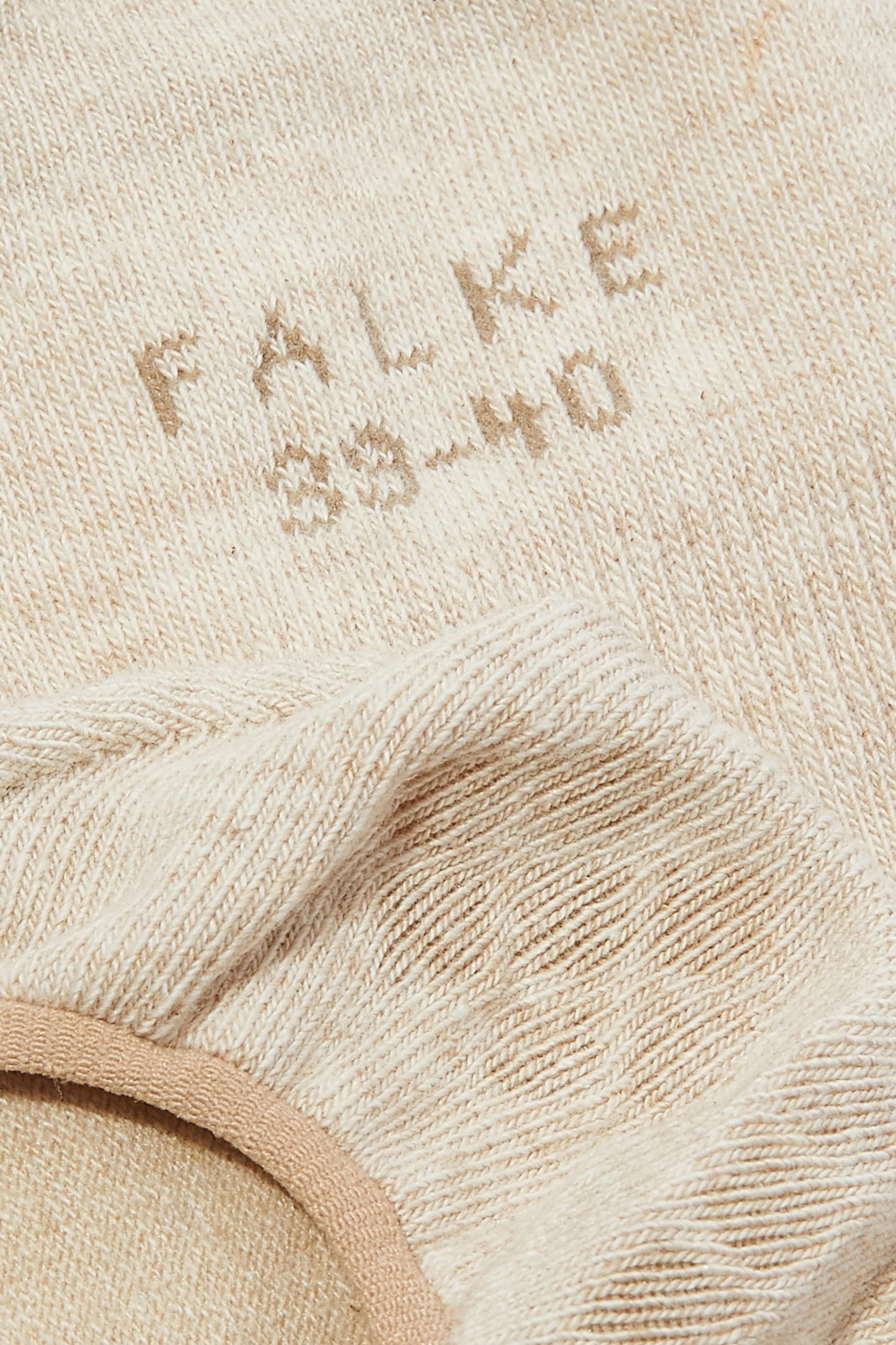 جوارب مخفية