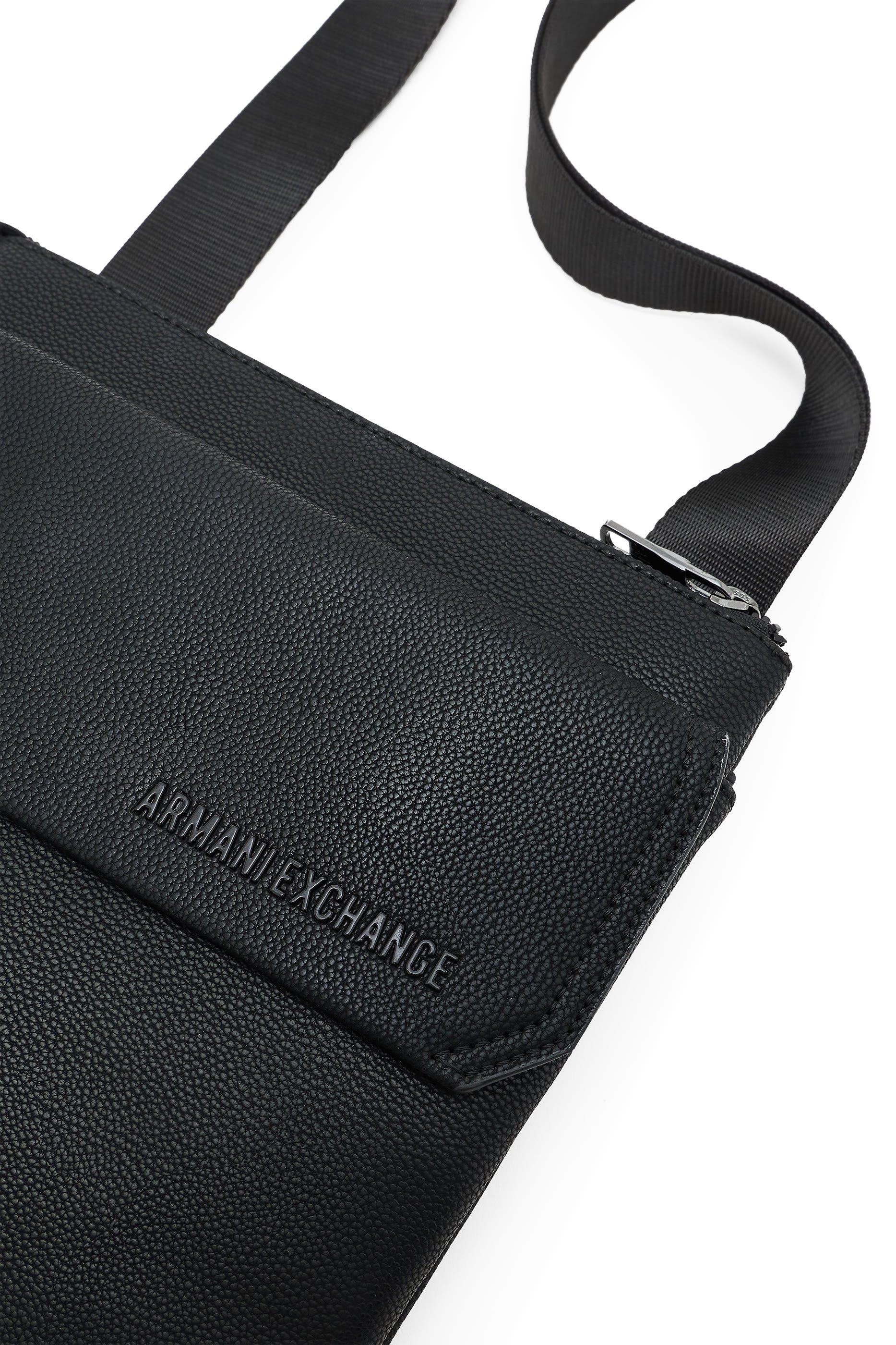 حقيبة كروس بودي بشعار الماركة