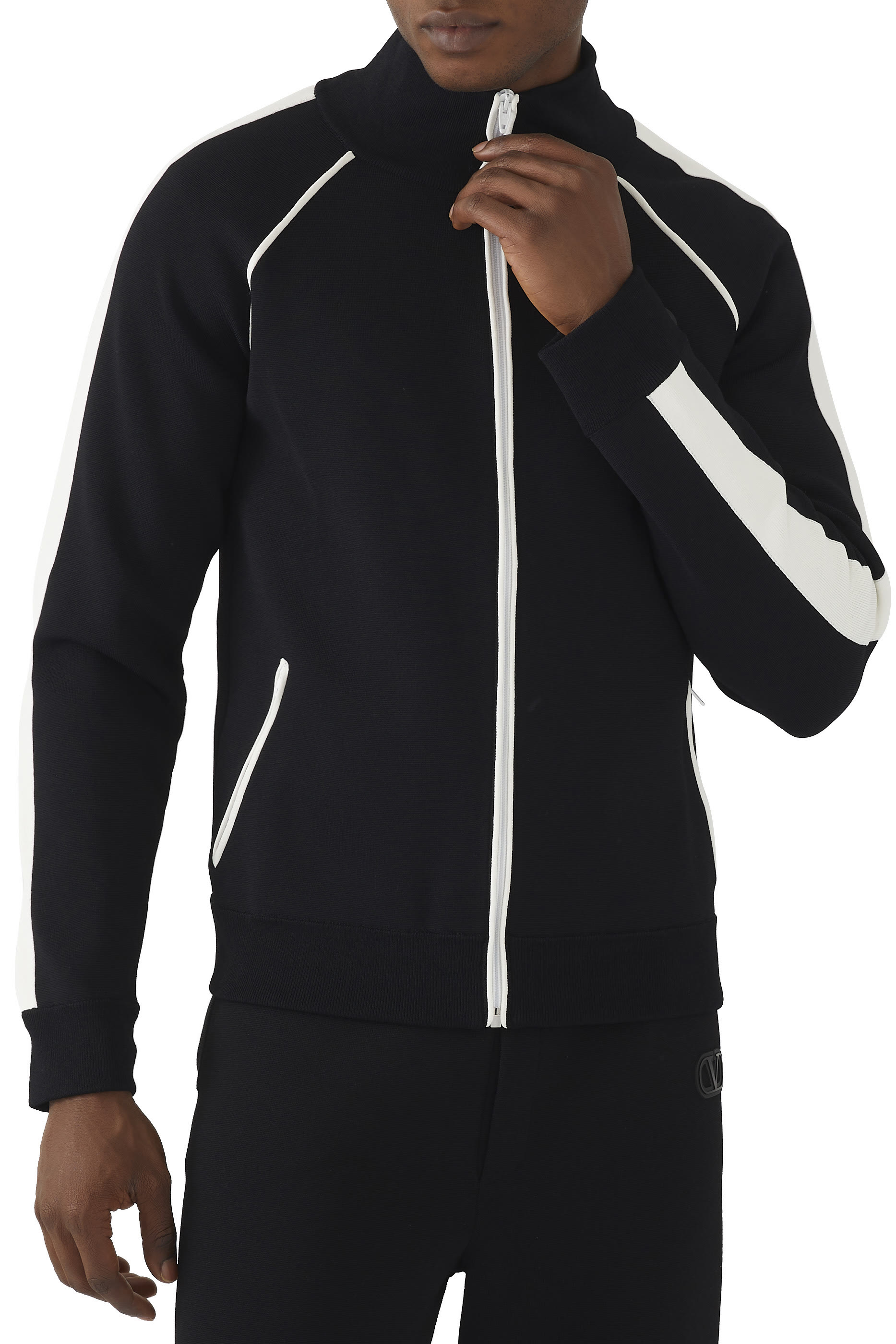 سويت شيرت فالنتينو جارافاني بياقة عالية وسحاب وشعار V