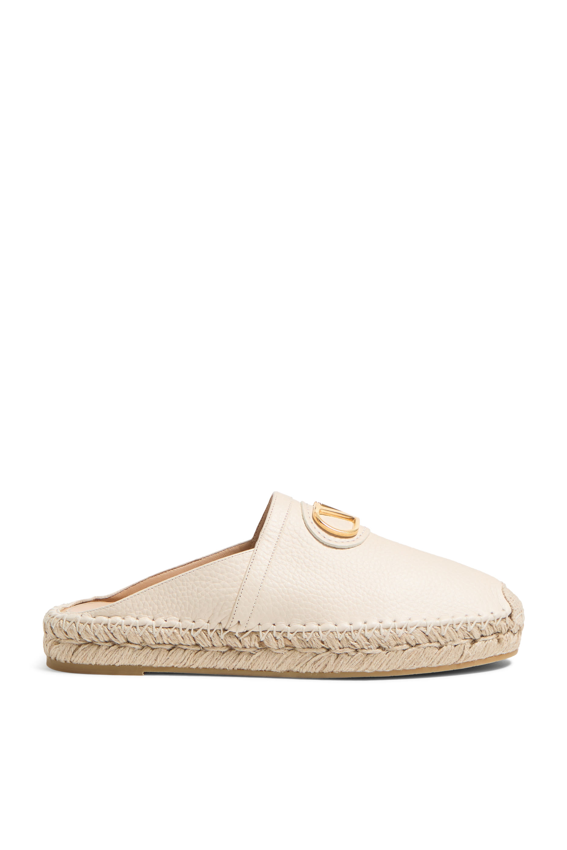 حذاء بالرينا بحلية شعار الماركة